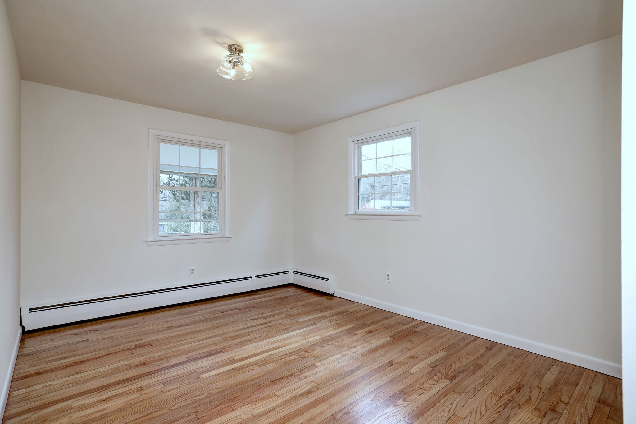 Newtown, Connecticut, 06482, United States, 4 Bedrooms Bedrooms, ,2 BathroomsBathrooms,Residential,For Sale,1990994