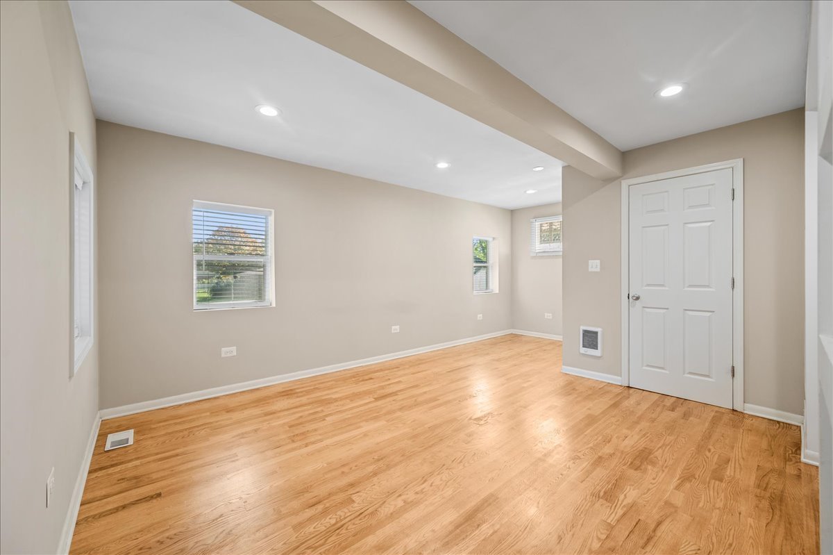 Prospect Heights, Illinois, 60070, United States, 4 Bedrooms Bedrooms, ,2 BathroomsBathrooms,Residential,For Sale,1968626