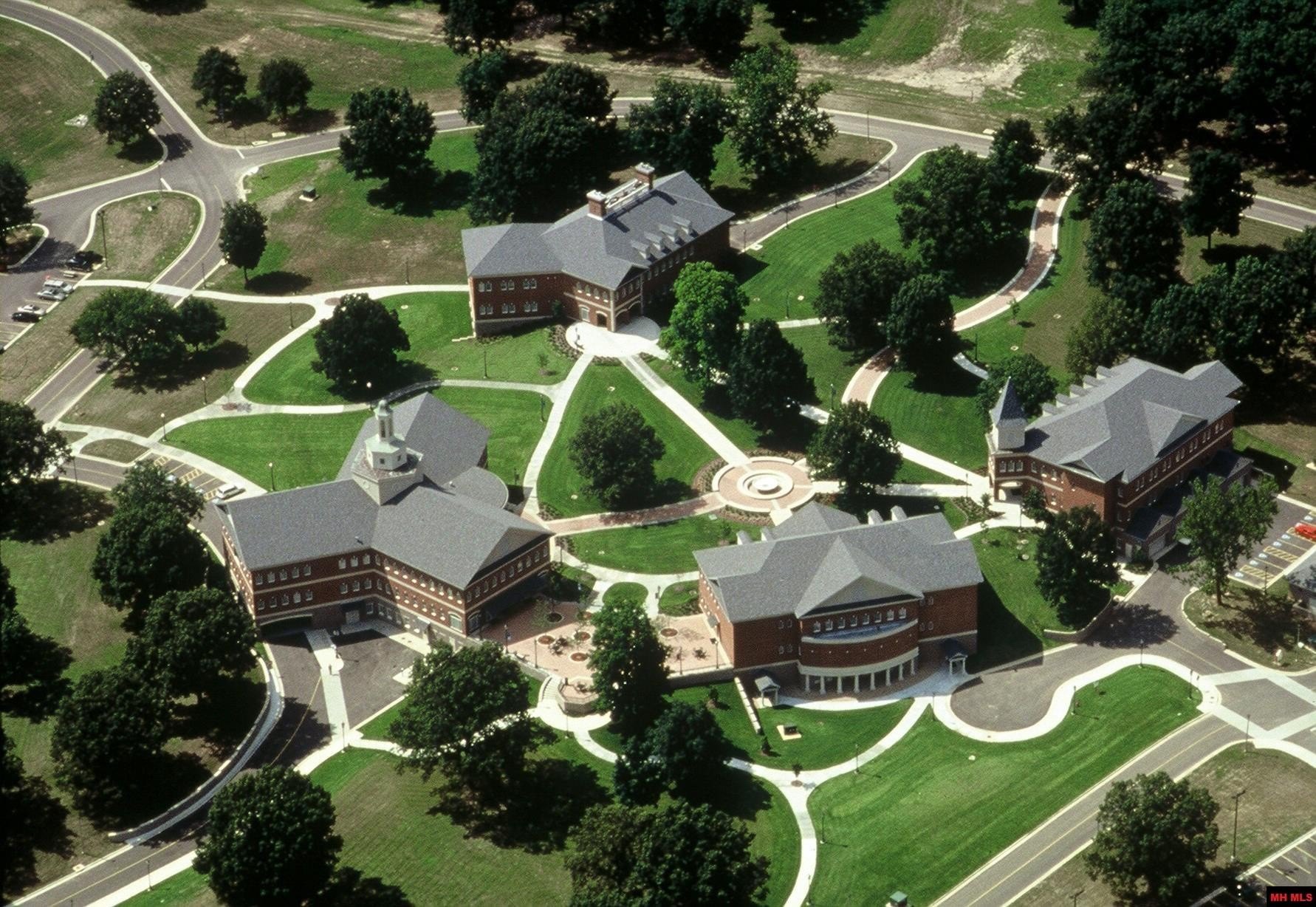 Mountain Home, Arkansas, 72653, United States, 4 Bedrooms Bedrooms, ,5 BathroomsBathrooms,Residential,For Sale,1979940