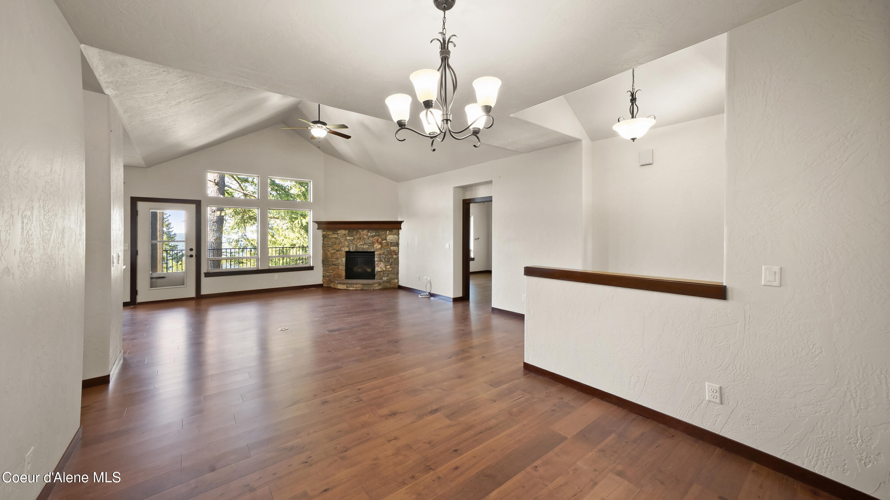 Coeur d'Alene, Idaho, 83814, United States, 3 Bedrooms Bedrooms, ,3 BathroomsBathrooms,Residential,For Sale,1980356