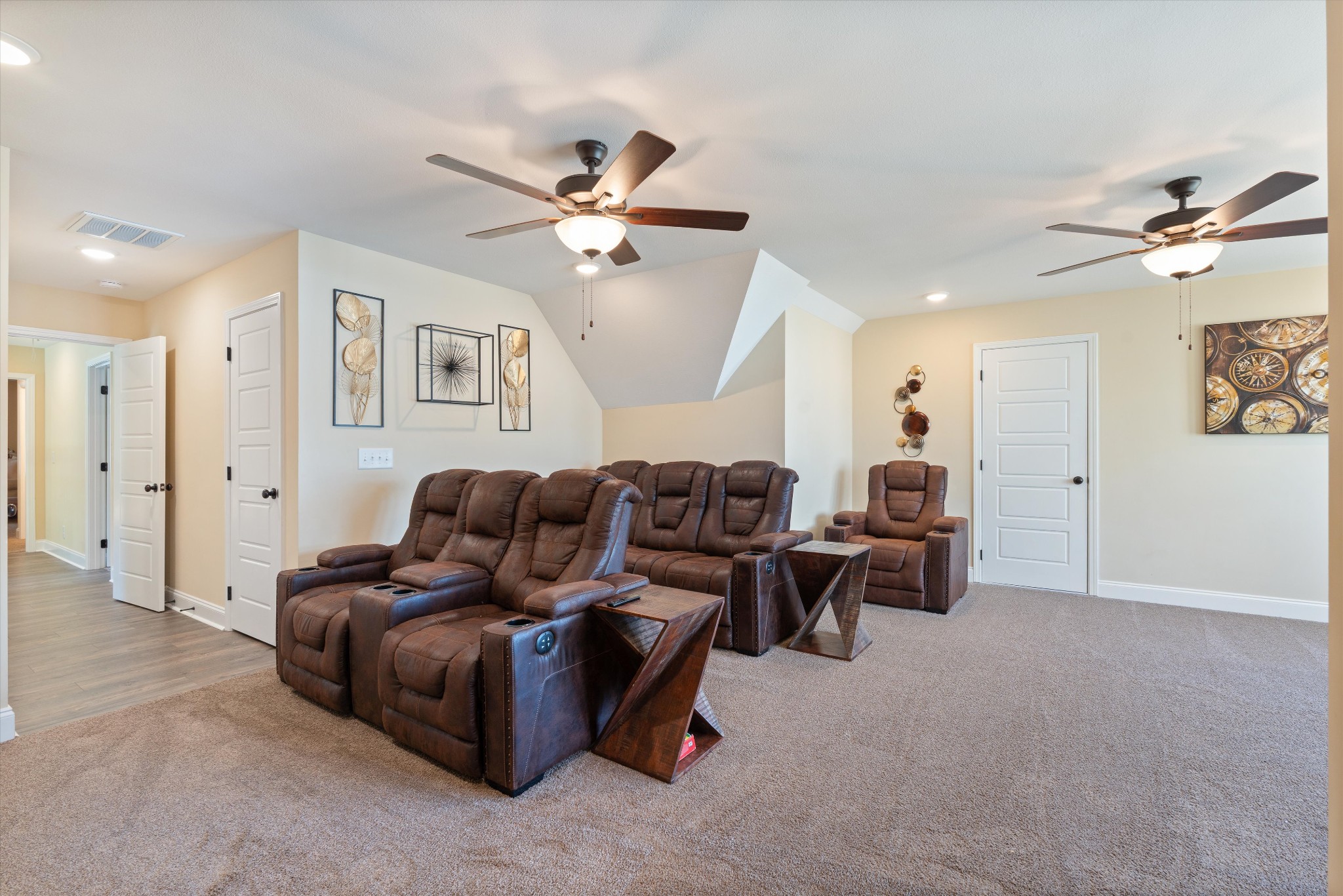 Clarksville, Tennessee, 37043, United States, 5 Bedrooms Bedrooms, ,5 BathroomsBathrooms,Residential,For Sale,1883067