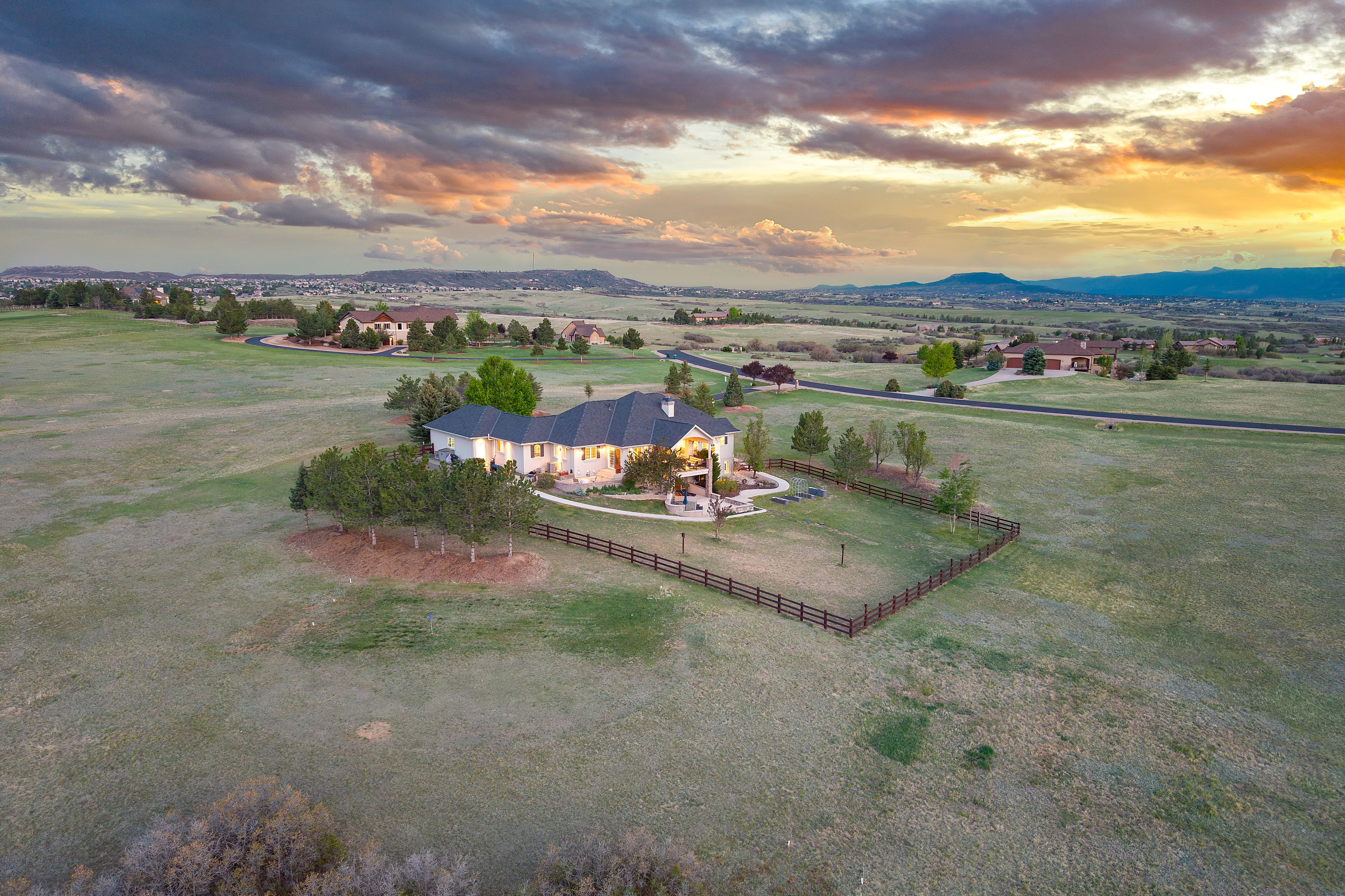  Set on five scenic acres with sweeping Front Range views - 物件實景