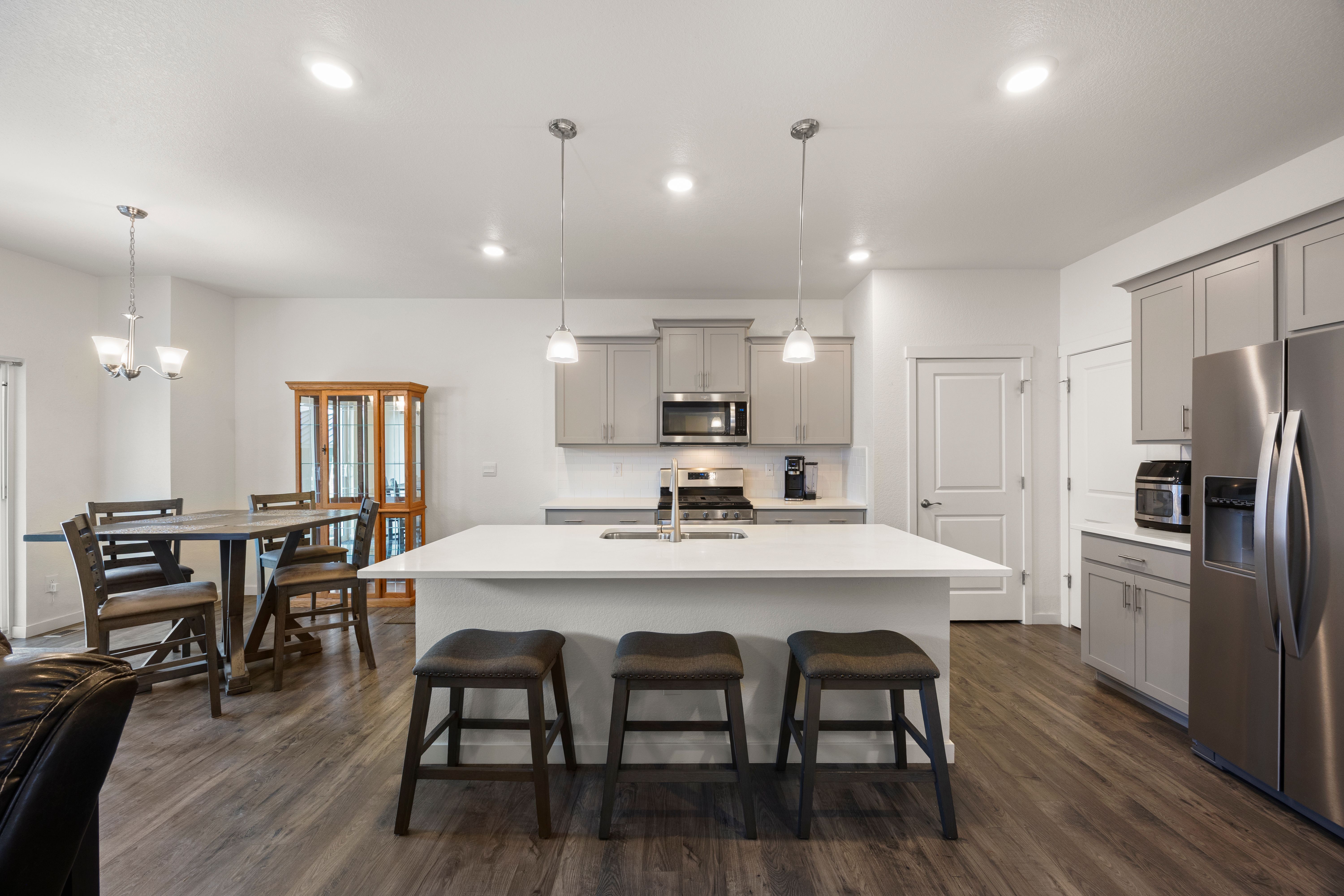  Perfect Blend of Modern Style, Functionality, and Mesa Views - 物件實景
