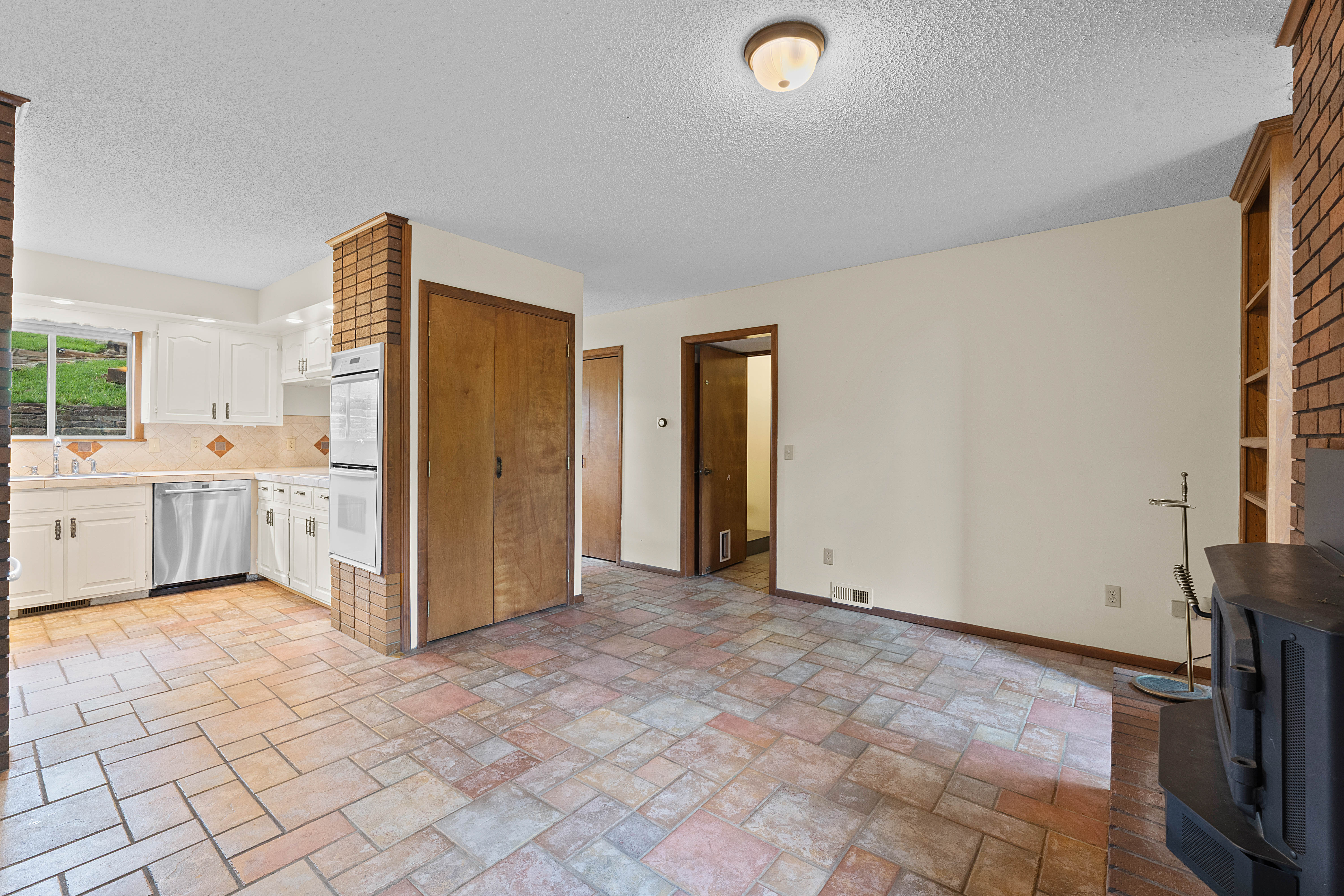 Bentonville, Arkansas, 72712, United States, 3 Bedrooms Bedrooms, ,2 BathroomsBathrooms,Residential,For Sale,1846586