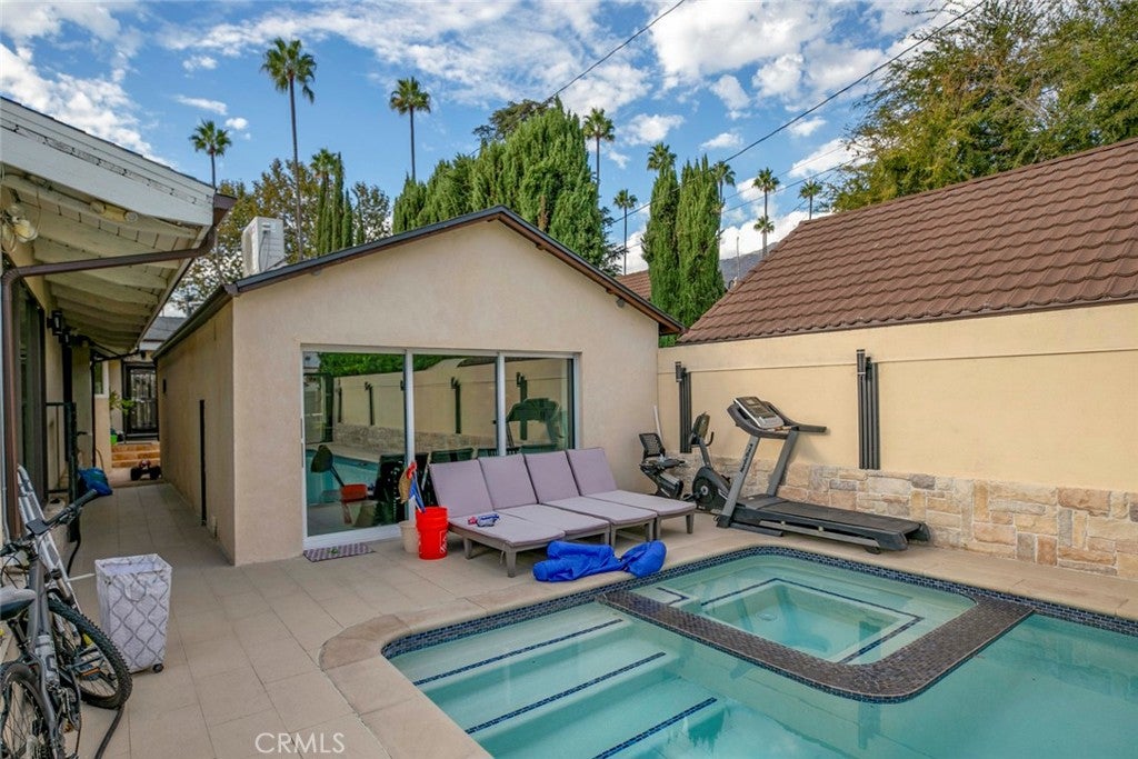 Glendale, California, 91201, United States, 4 Bedrooms Bedrooms, ,5 BathroomsBathrooms,Residential,For Sale,1969452