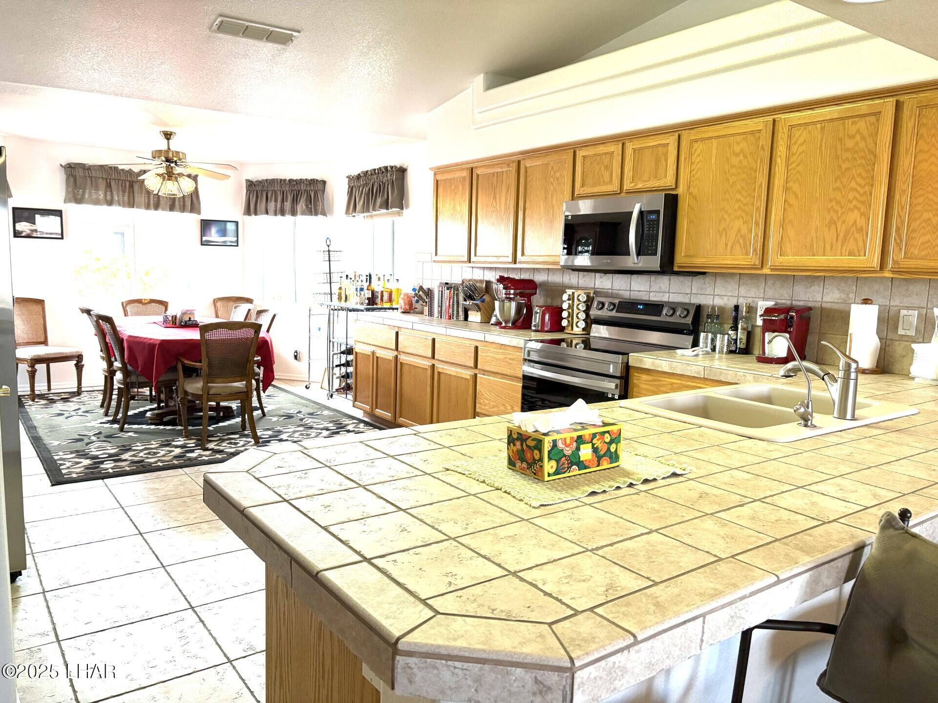 Lake Havasu City, Arizona, 86406, United States, 3 Bedrooms Bedrooms, ,1 BathroomBathrooms,Residential,For Sale,1837475