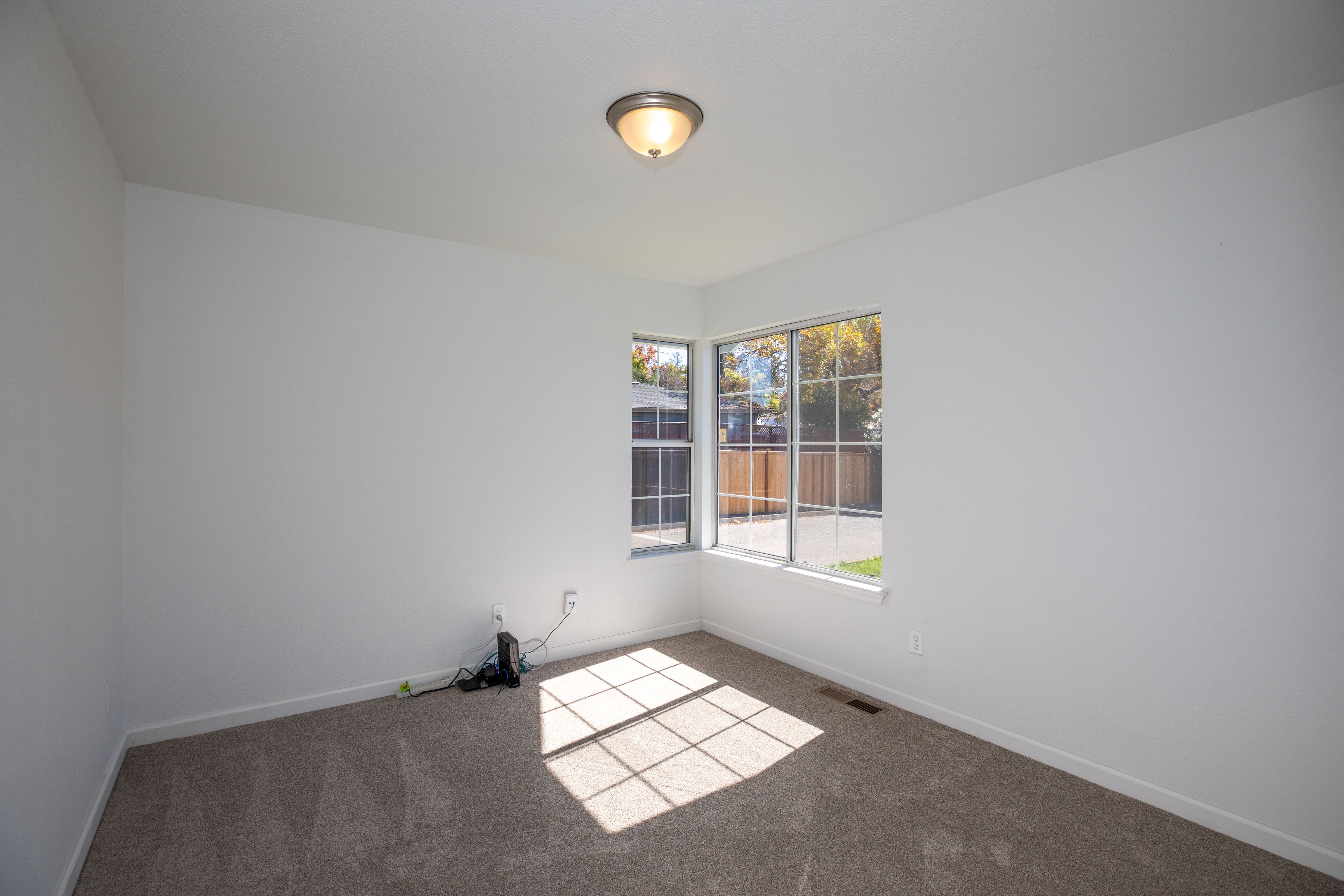  1621 Woodhue Avenue - 物件實景
