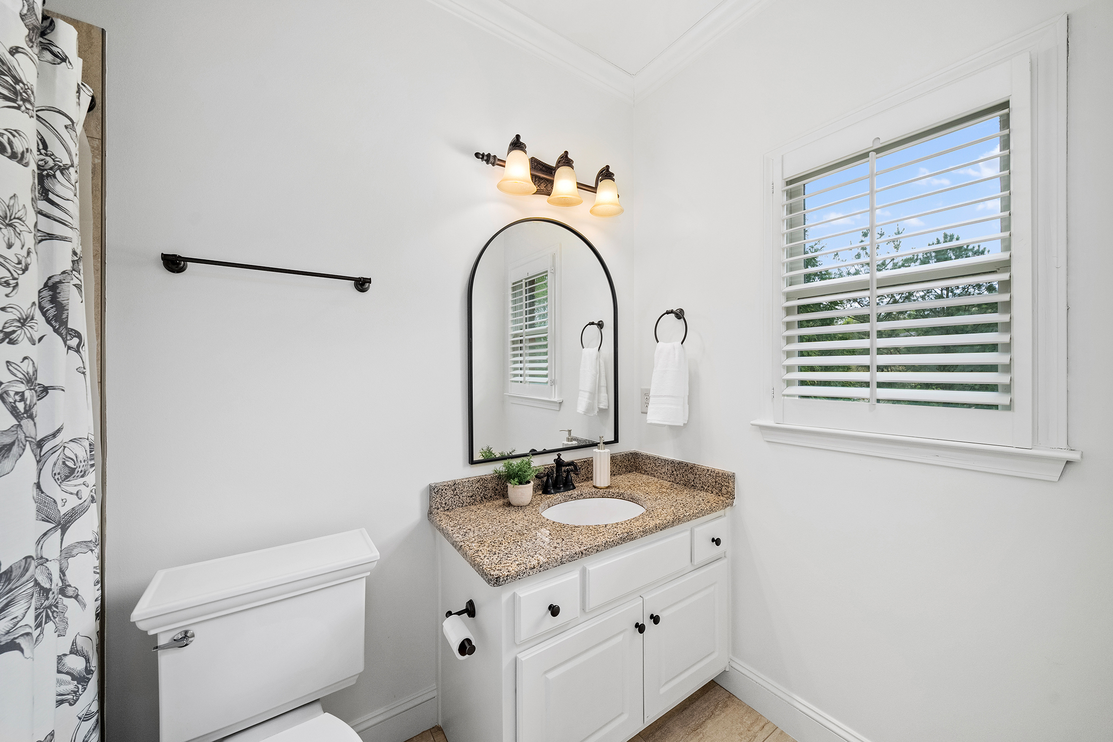  Meticulous Brick Estate Blends Timeless Architecture with Elevated Design - 物件實景