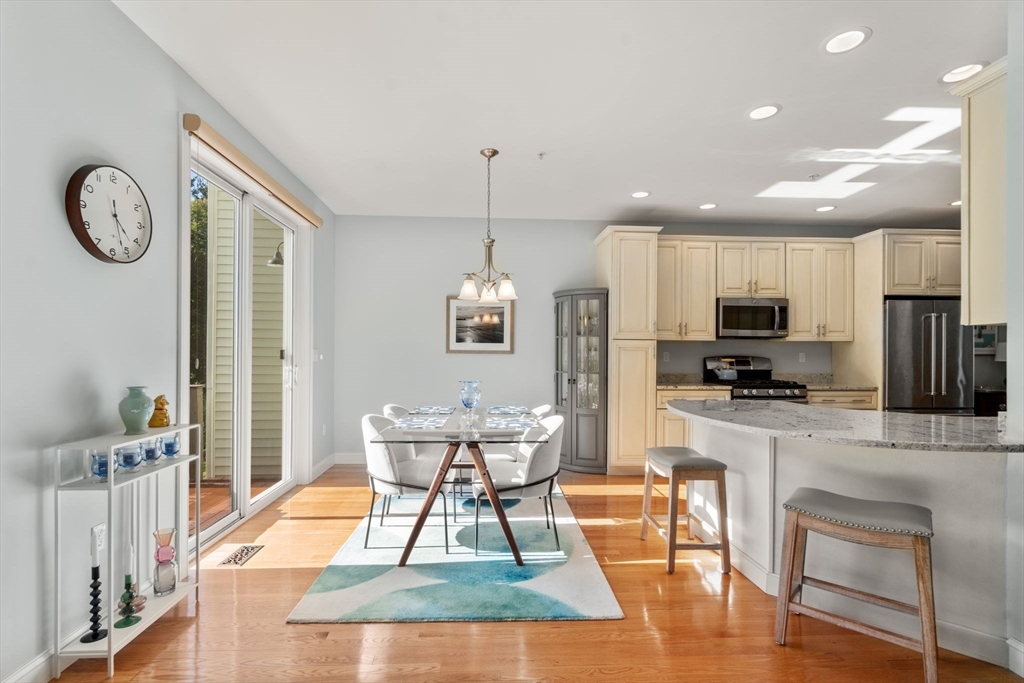 Holliston, Massachusetts, 01746, United States, 2 Bedrooms Bedrooms, ,3 BathroomsBathrooms,Residential,For Sale,1940343