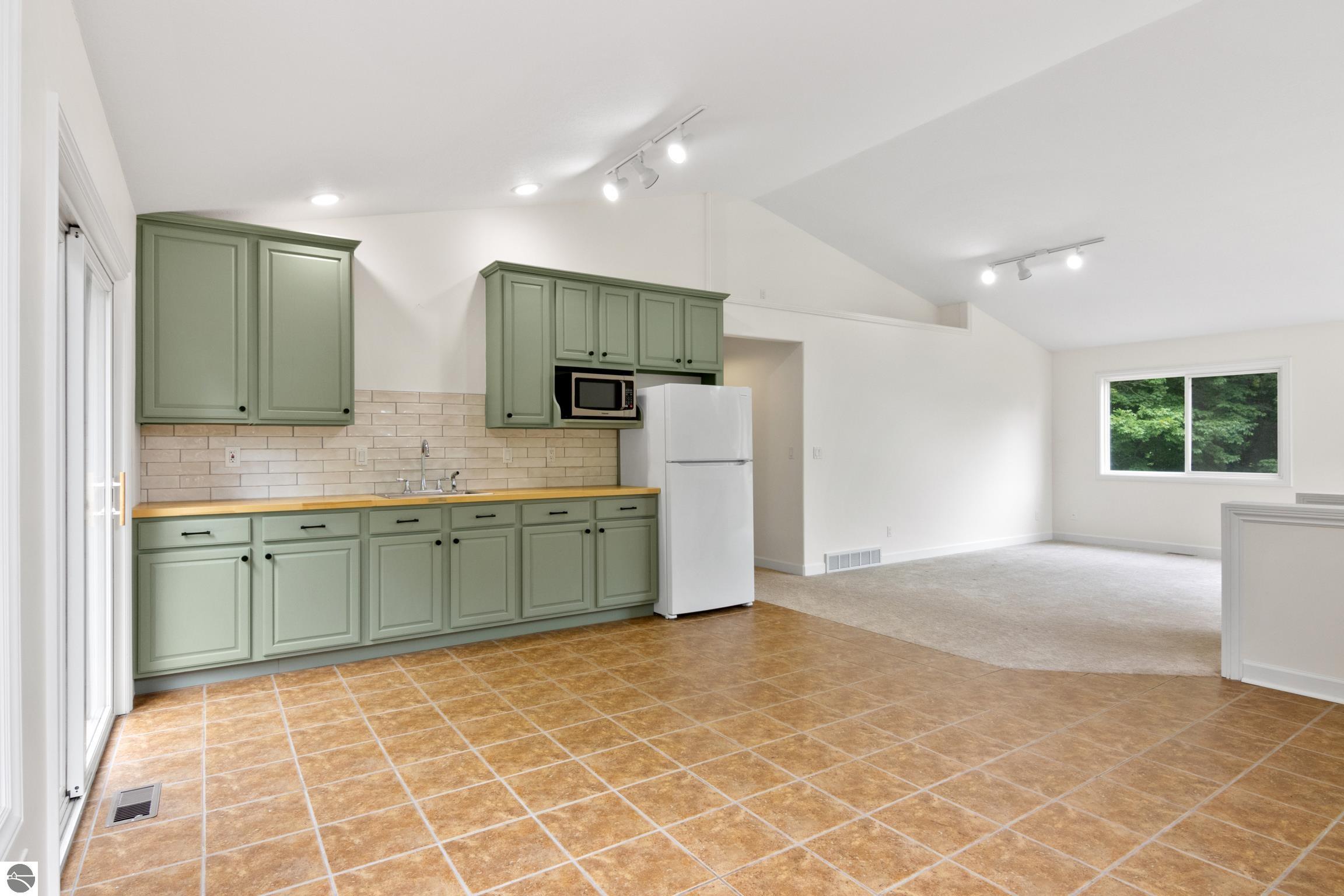 Traverse City, Michigan, 49696, United States, 4 Bedrooms Bedrooms, ,2 BathroomsBathrooms,Residential,For Sale,1878448