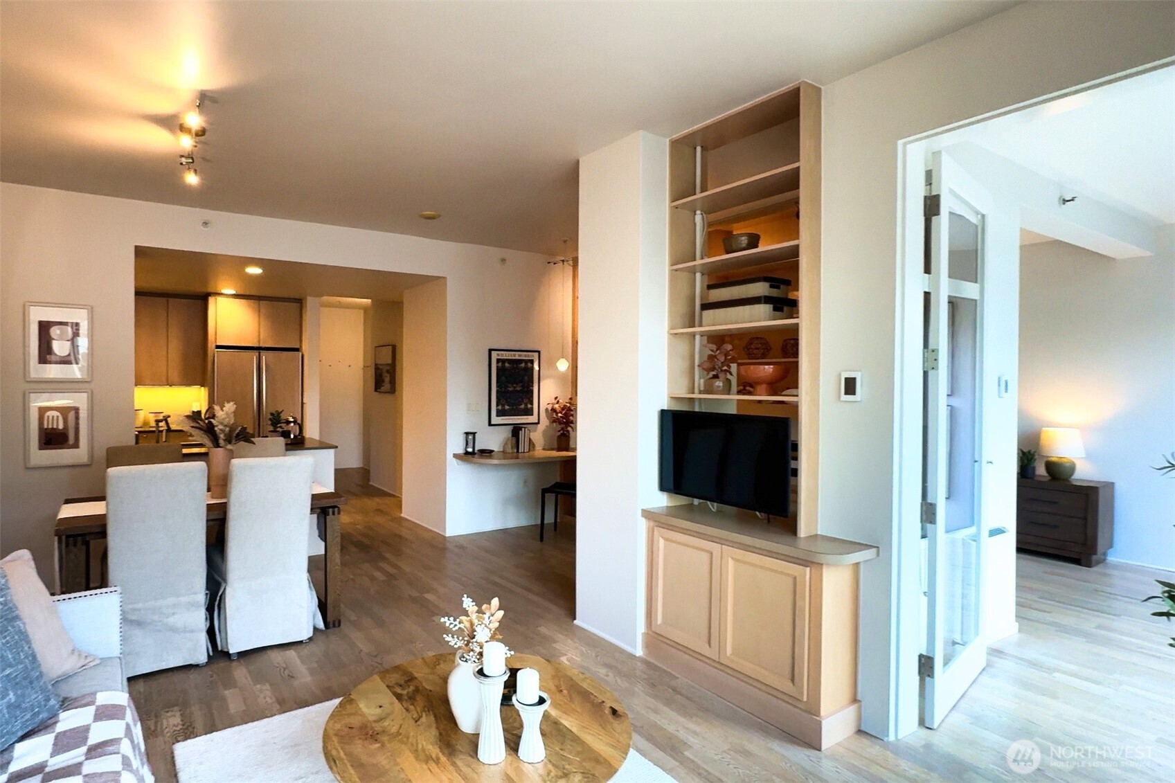 Seattle, Washington, 98121, United States, 1 Bedroom Bedrooms, ,Residential,For Sale,1992082