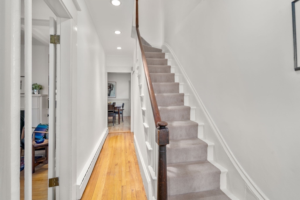 Cambridge, Massachusetts, 02139, United States, 3 Bedrooms Bedrooms, ,2 BathroomsBathrooms,Residential,For Sale,1940619