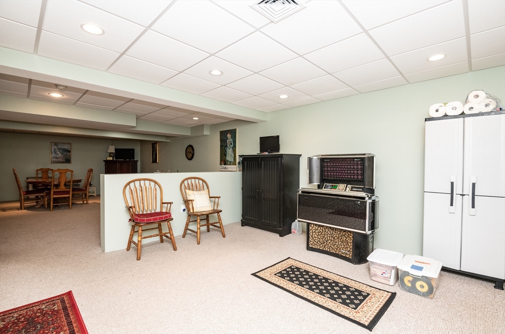 Seabrook, New Hampshire, 03874, United States, 3 Bedrooms Bedrooms, ,2 BathroomsBathrooms,Residential,For Sale,1989361