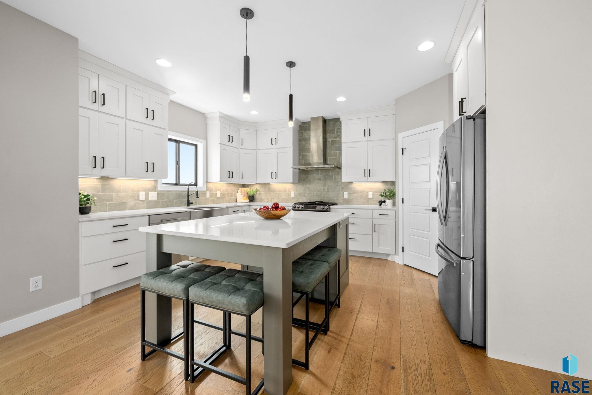 Sioux Falls, South Dakota, 57110, United States, 6 Bedrooms Bedrooms, ,4 BathroomsBathrooms,Residential,For Sale,1892157