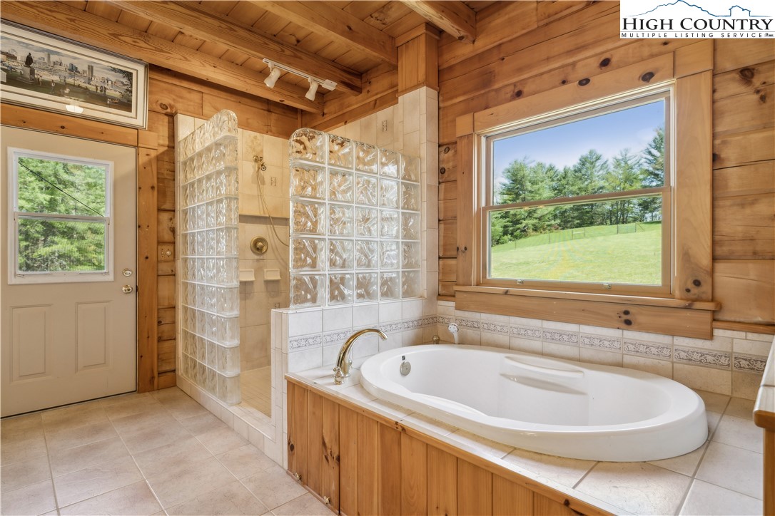 Grassy Creek, North Carolina, 28631, United States, 3 Bedrooms Bedrooms, ,4 BathroomsBathrooms,Residential,For Sale,1991857