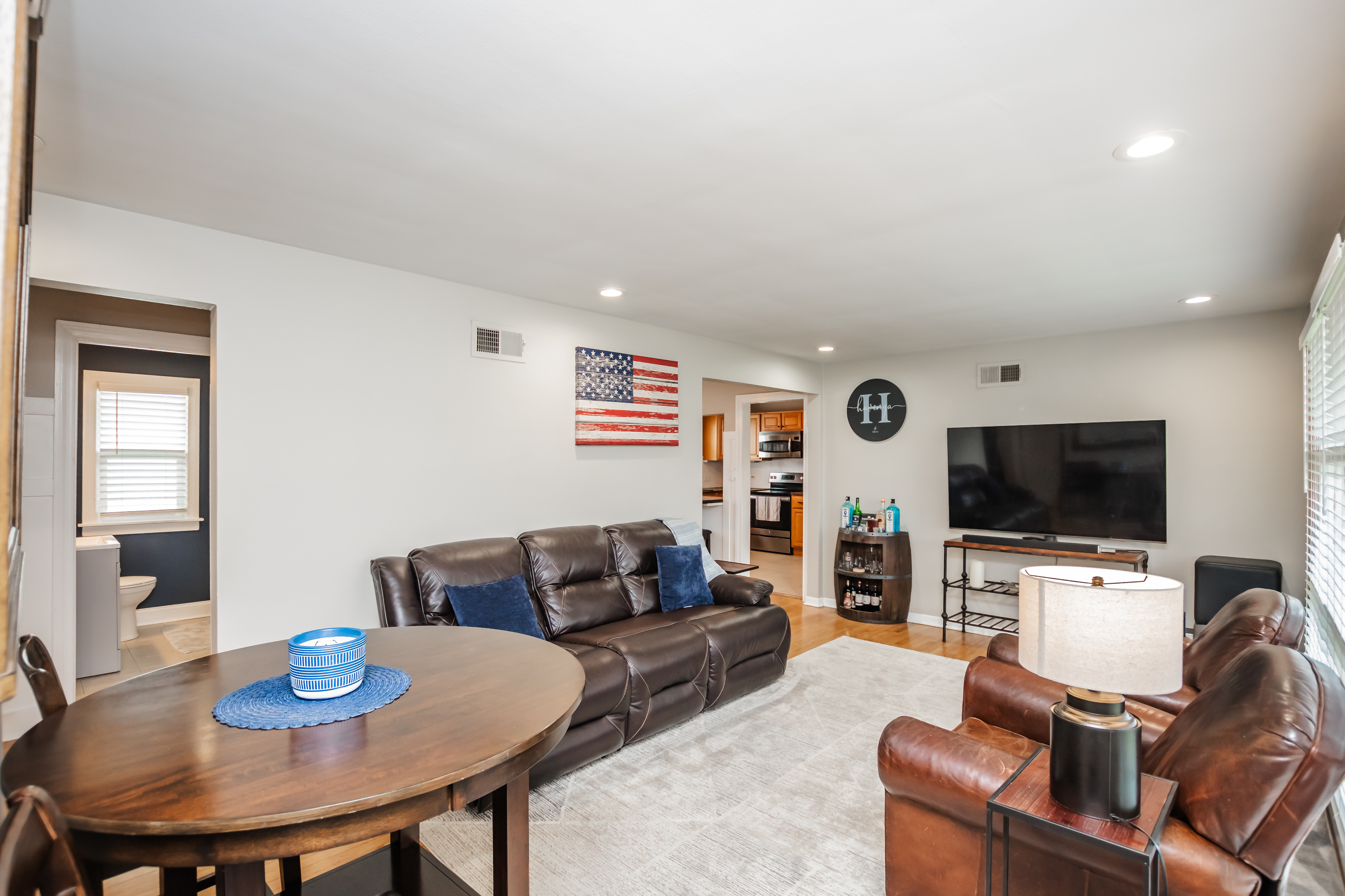  Beautifully Maintained Starter Home - 物件實景