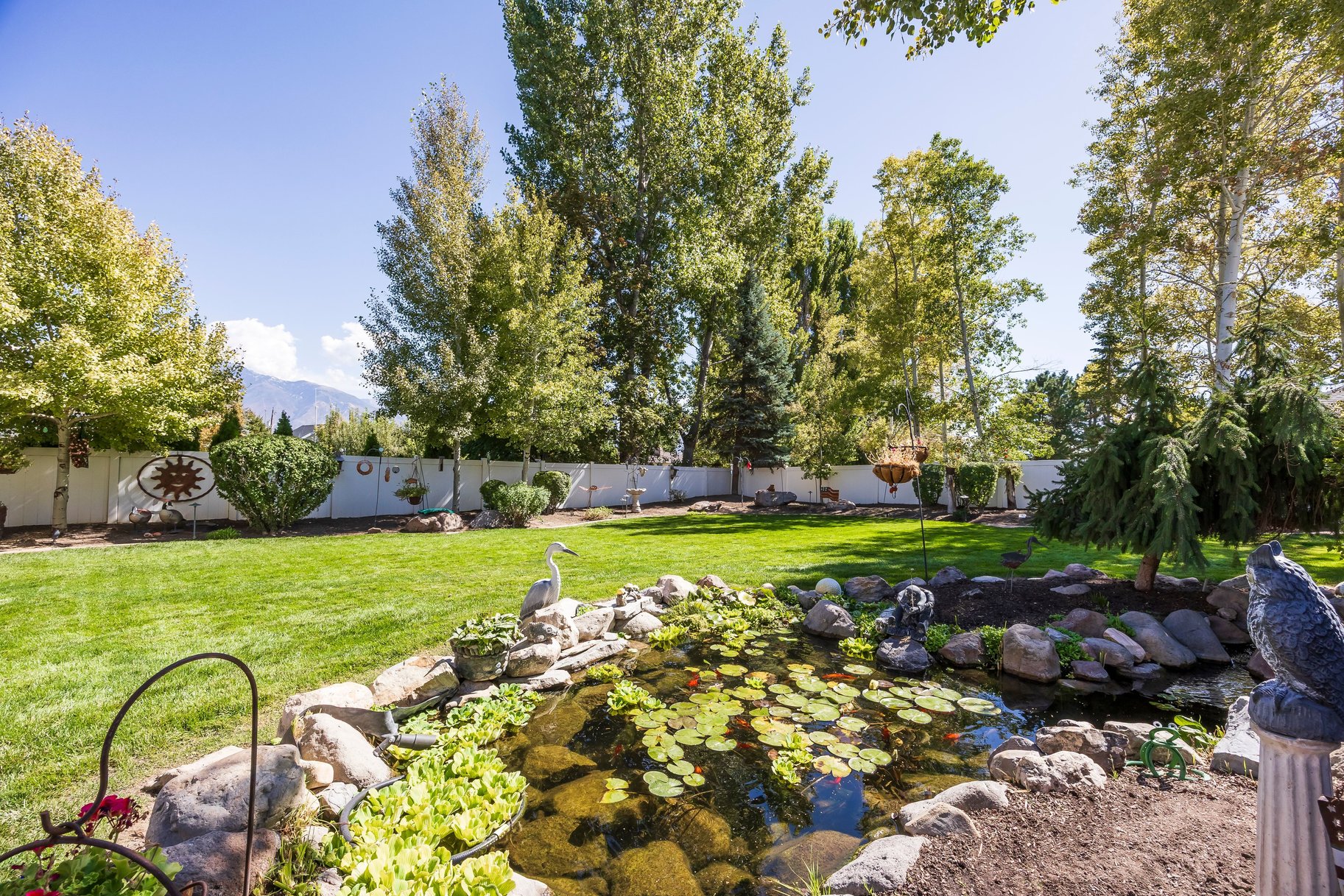  Custom South Jordan Rambler with Koi Pond, RV Parking & ADU Apartment - 物件實景