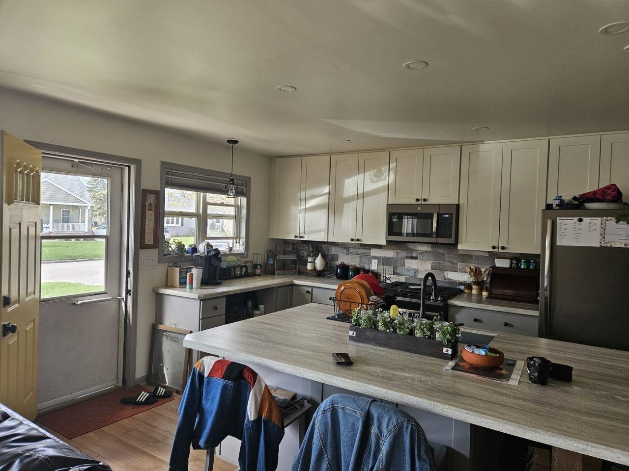 Lake Geneva, Wisconsin, 53147, United States, 6 Bedrooms Bedrooms, ,3 BathroomsBathrooms,Residential,For Sale,1804850