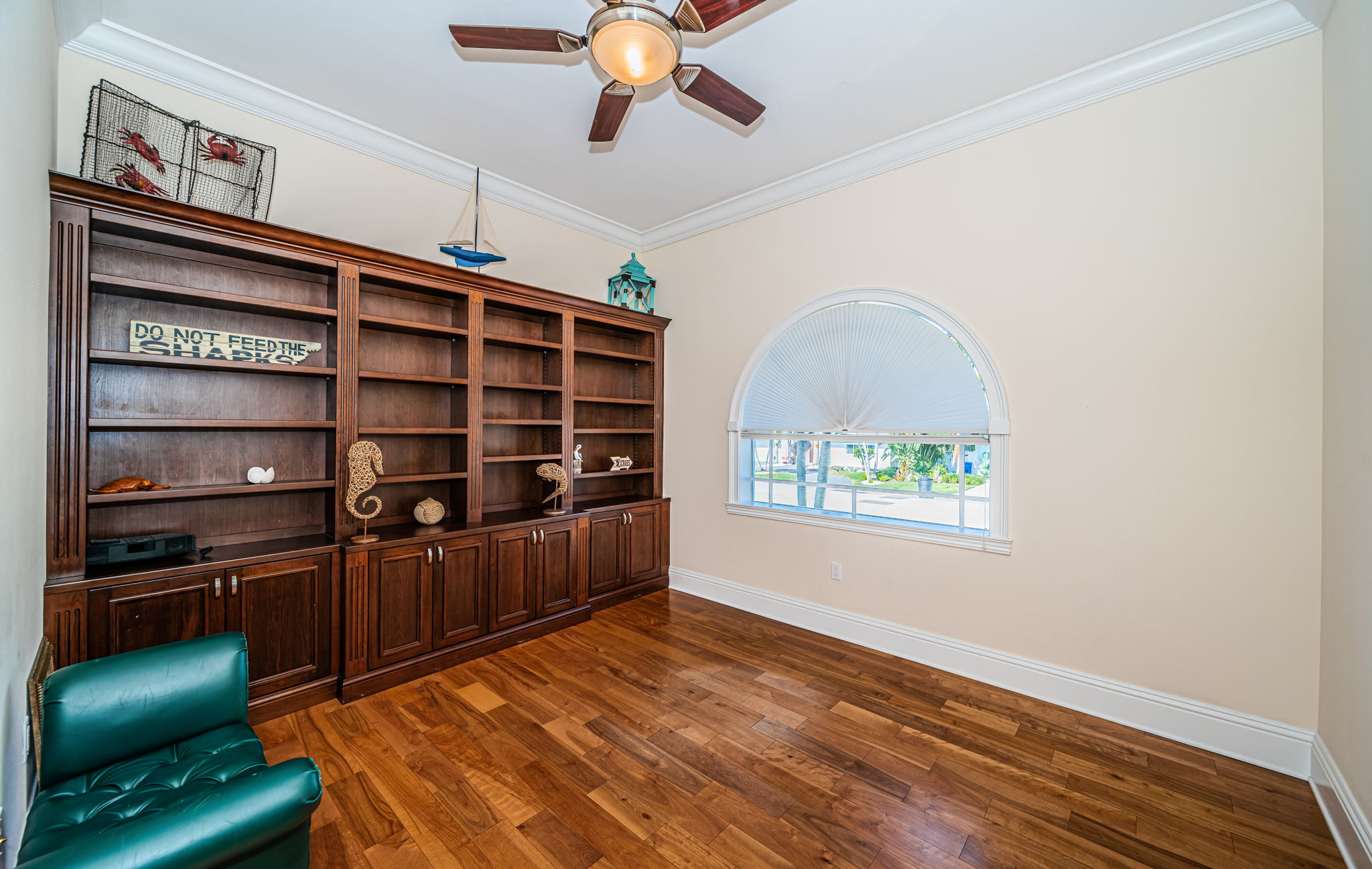 St Petersburg, Florida, 33707, United States, 5 Bedrooms Bedrooms, ,5 BathroomsBathrooms,Residential,For Sale,2006025