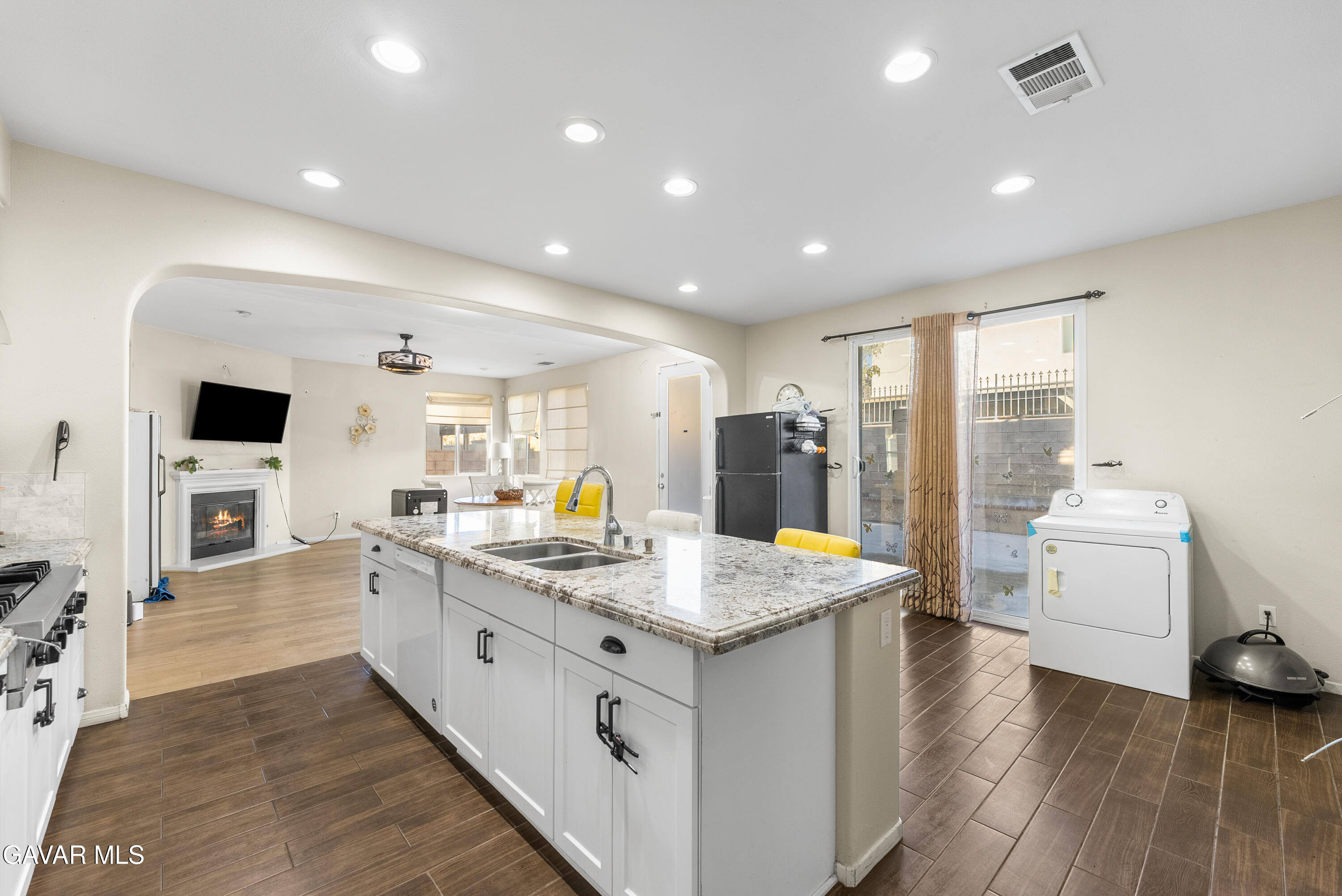 Lancaster, California, 93536, United States, 5 Bedrooms Bedrooms, ,3 BathroomsBathrooms,Residential,For Sale,1996467