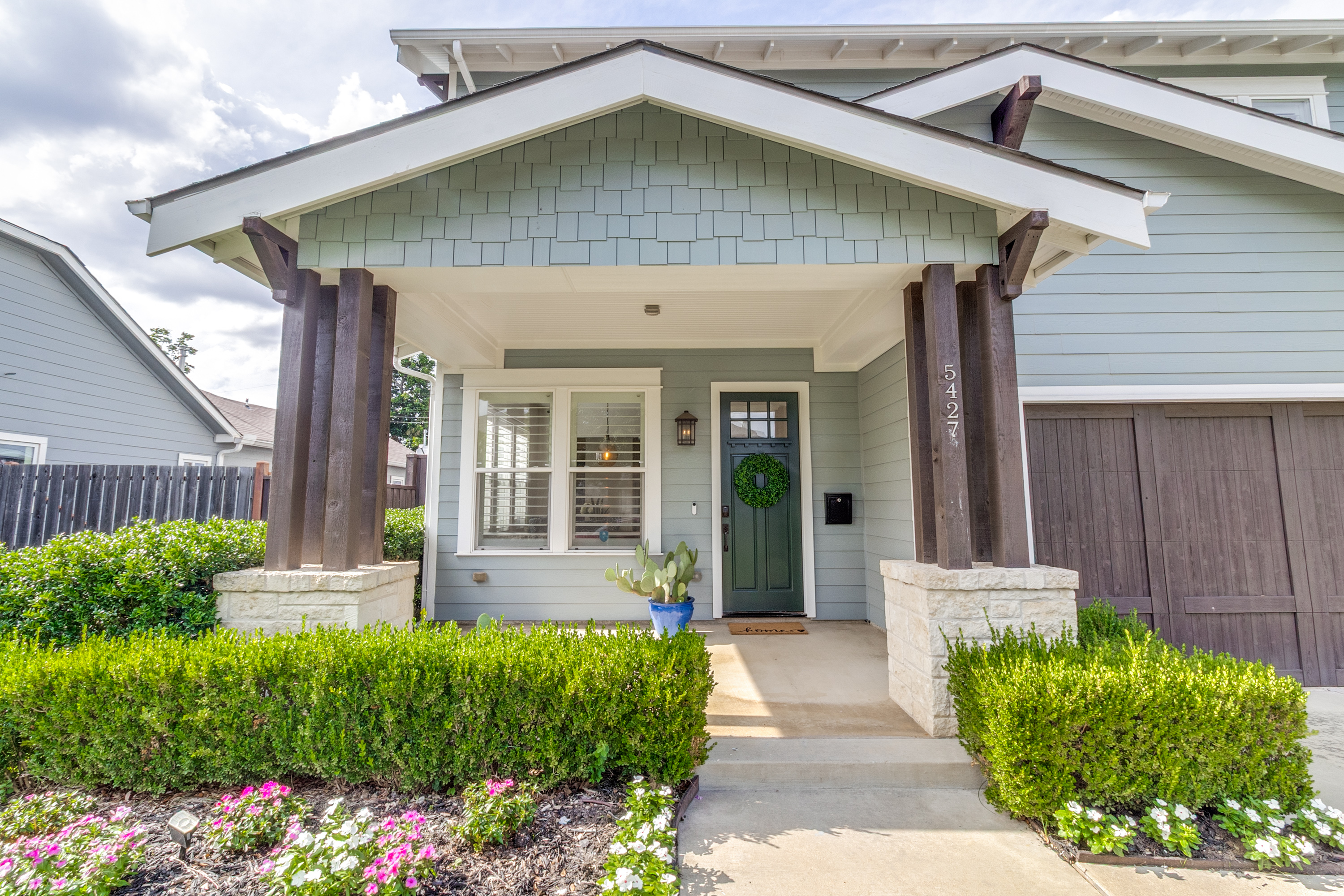 Stylishly Refreshed Craftsman in the Heart of Vickery Place - 物件實景