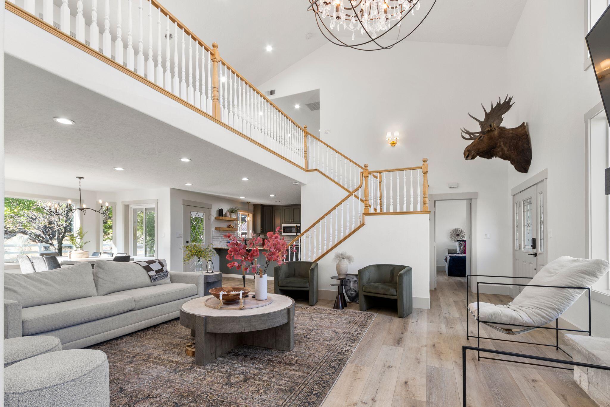 Parowan, Utah, 84761, United States, 6 Bedrooms Bedrooms, ,5 BathroomsBathrooms,Residential,For Sale,1995430