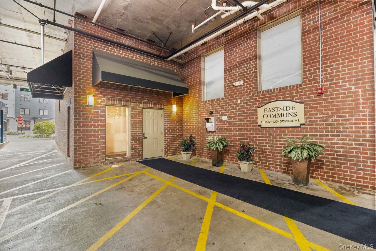 Stamford, Connecticut, 06902, United States, 2 Bedrooms Bedrooms, ,2 BathroomsBathrooms,Residential,For Sale,1965271