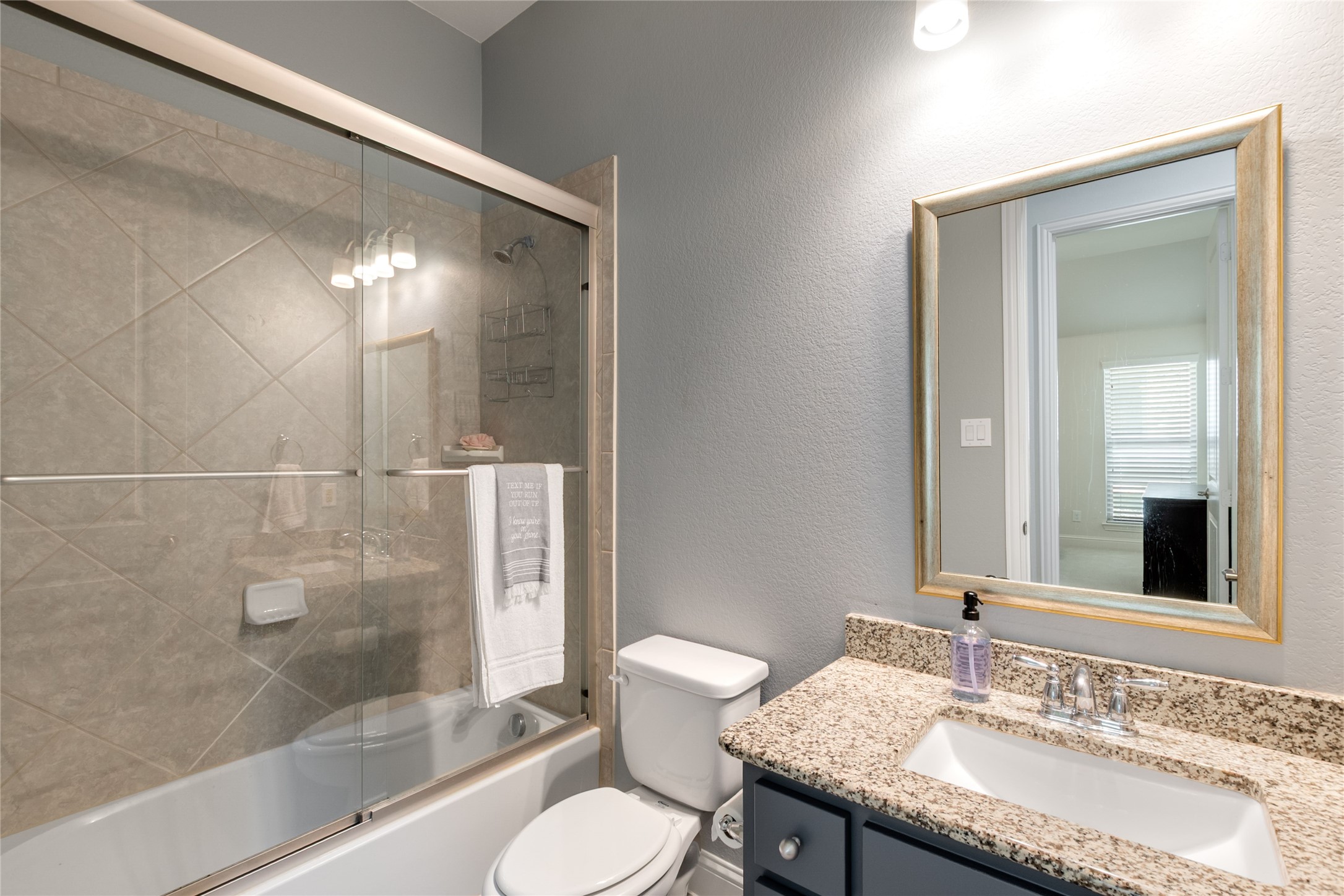 Carrollton, Texas, 75010, United States, 3 Bedrooms Bedrooms, ,2 BathroomsBathrooms,Residential,For Sale,1901690