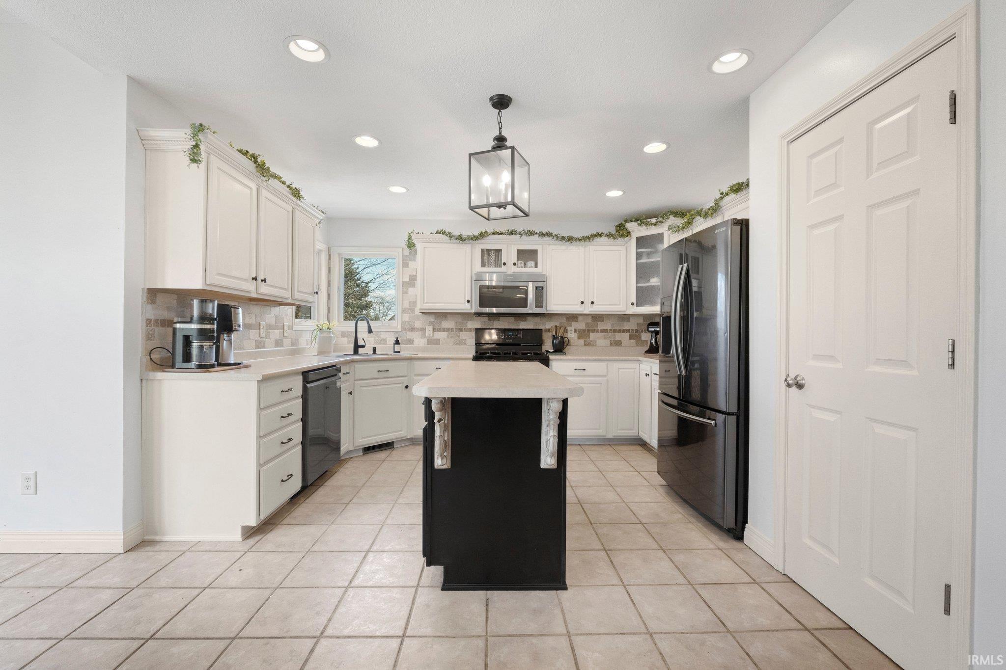 Leo, Indiana, 46765-9347, United States, 4 Bedrooms Bedrooms, ,5 BathroomsBathrooms,Residential,For Sale,1975042