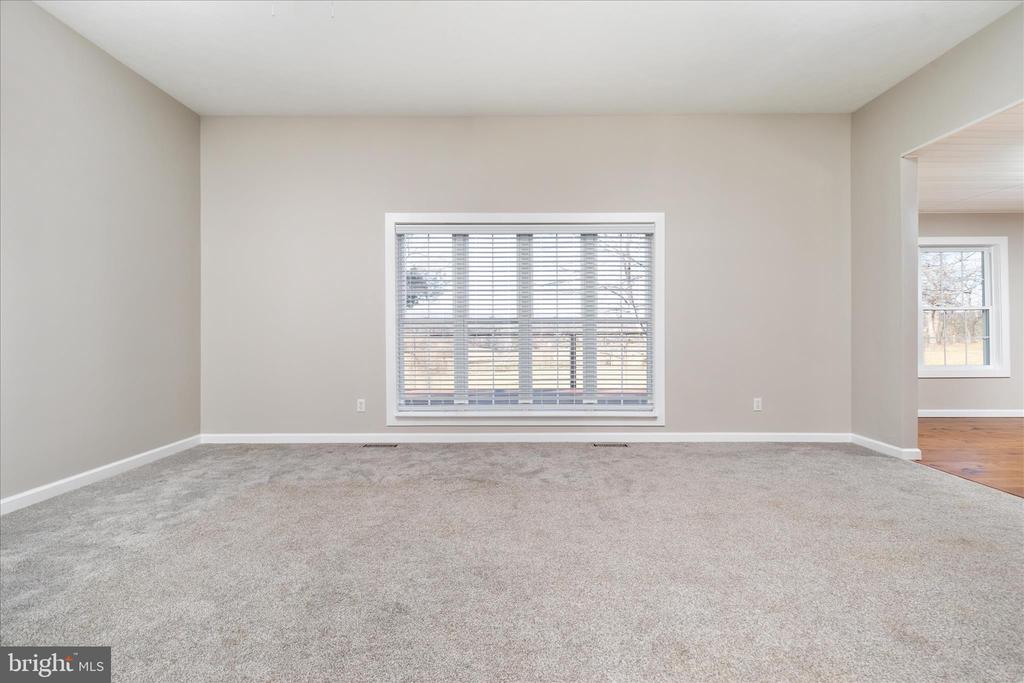 Winchester, Virginia, 22602, United States, 5 Bedrooms Bedrooms, ,5 BathroomsBathrooms,Residential,For Sale,2039774
