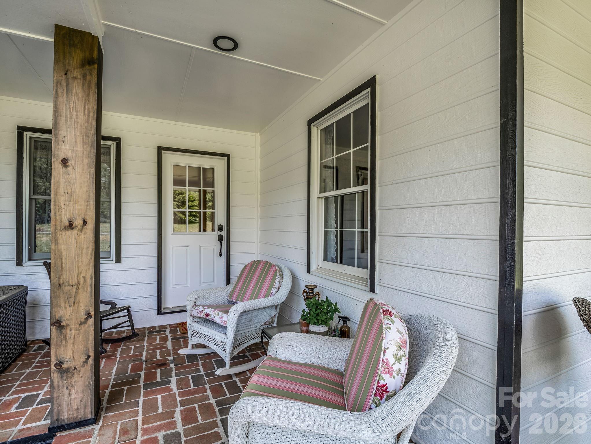 Hendersonville, North Carolina, 28791, United States, 4 Bedrooms Bedrooms, ,3 BathroomsBathrooms,Residential,For Sale,2049172