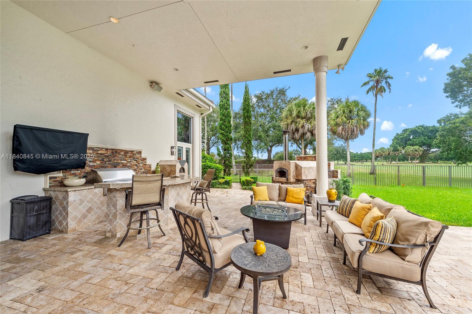 Weston, Florida, 33332, United States, 5 Bedrooms Bedrooms, ,6 BathroomsBathrooms,Residential,For Sale,1896752