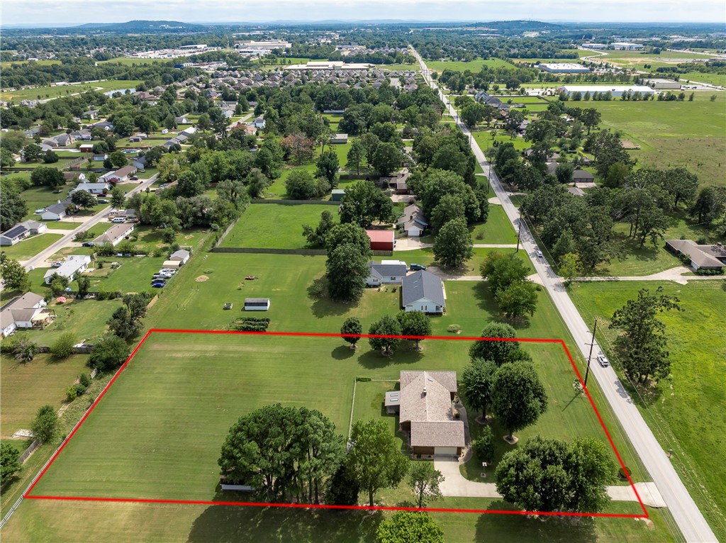 Lowell, Arkansas, 72745, United States, 4 Bedrooms Bedrooms, ,2 BathroomsBathrooms,Residential,For Sale,1932049