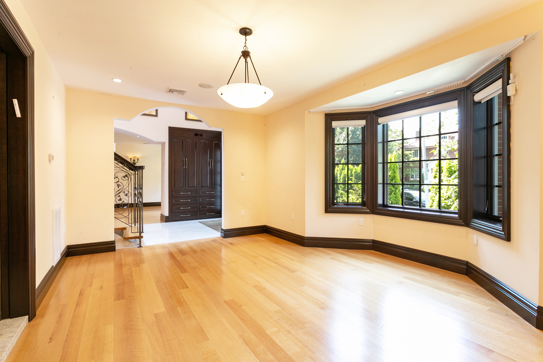  ?GREEK REVIVAL CENTER HALL COLONIAL? - 物件實景