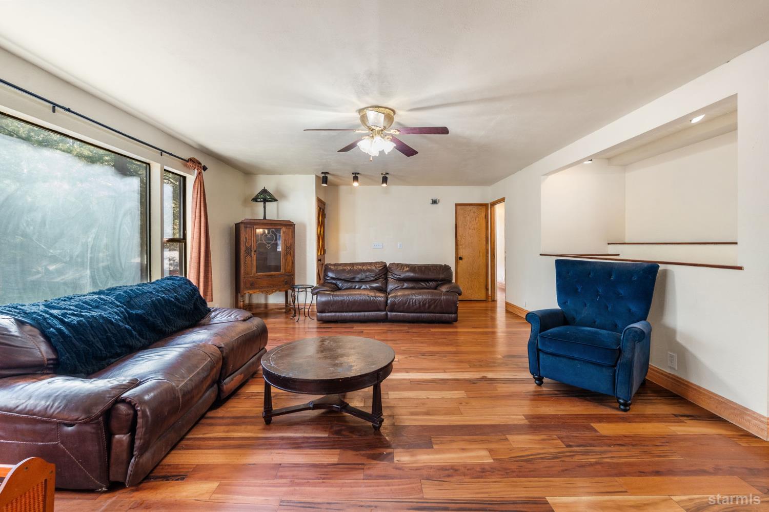 South Lake Tahoe, California, 96150, United States, 3 Bedrooms Bedrooms, ,2 BathroomsBathrooms,Residential,For Sale,1998204