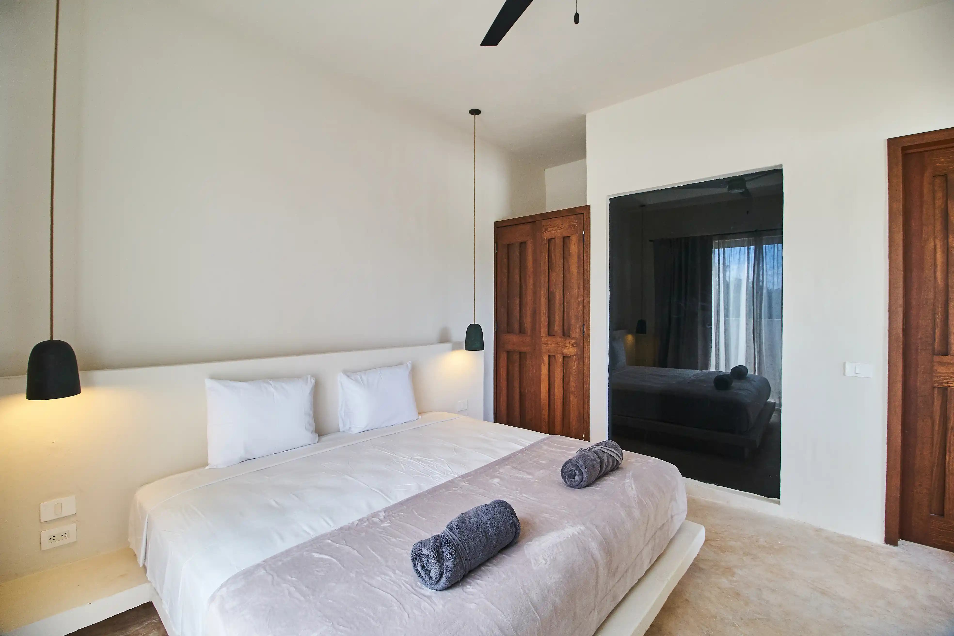  Turnkey Investment: 13-Unit Complex at Market Price - 物件實景