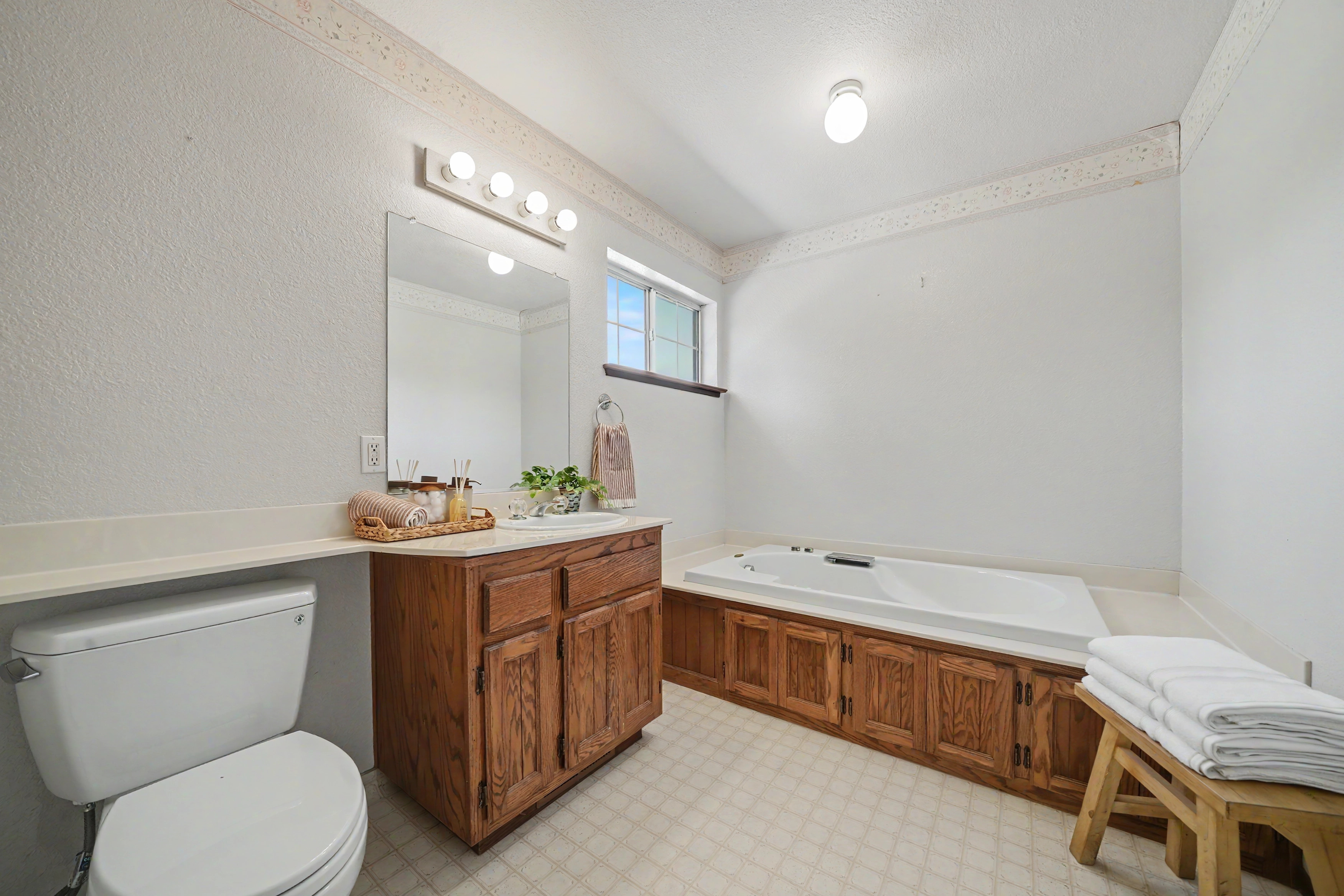  Spacious Sutter Creek Home with Hillside Views and Endless Potential - 物件實景