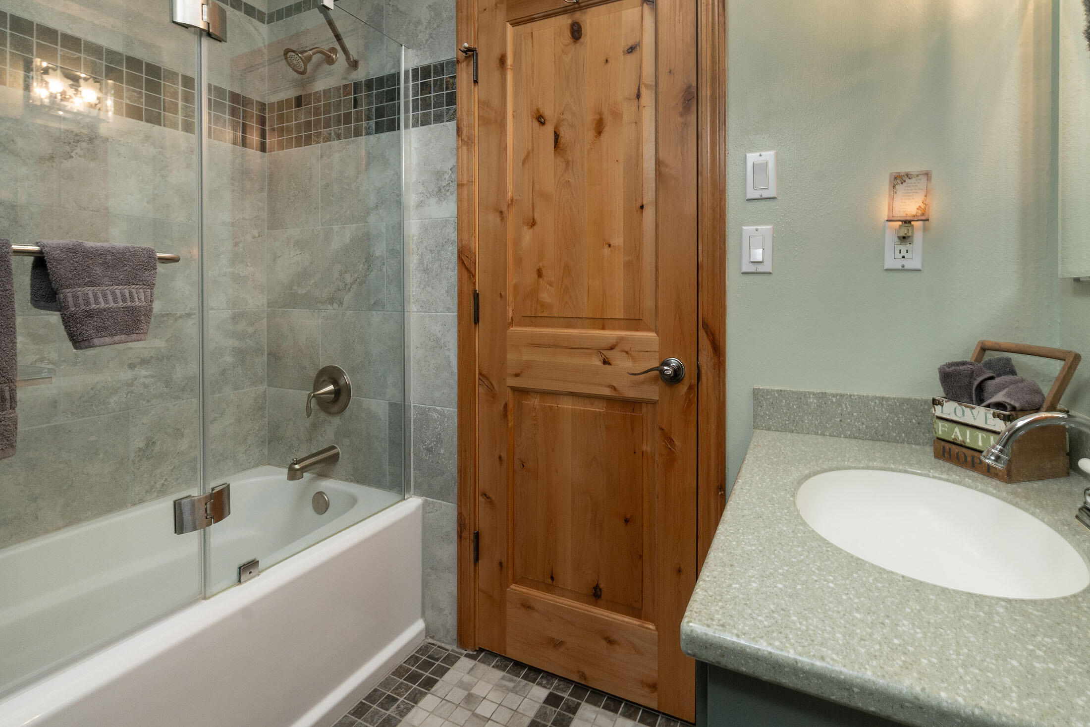 Prineville, Oregon, 97754, United States, 3 Bedrooms Bedrooms, ,2 BathroomsBathrooms,Residential,For Sale,1753104