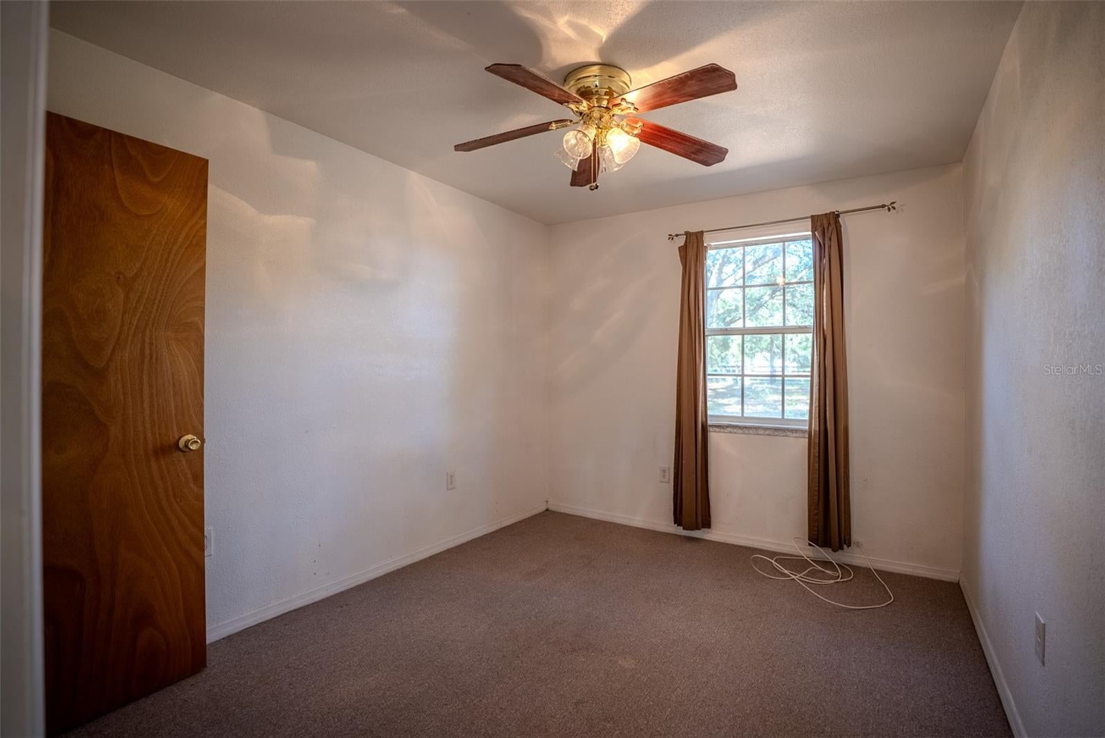 LADY LAKE, Florida, 32159, United States, 5 Bedrooms Bedrooms, ,3 BathroomsBathrooms,Residential,For Sale,1850305