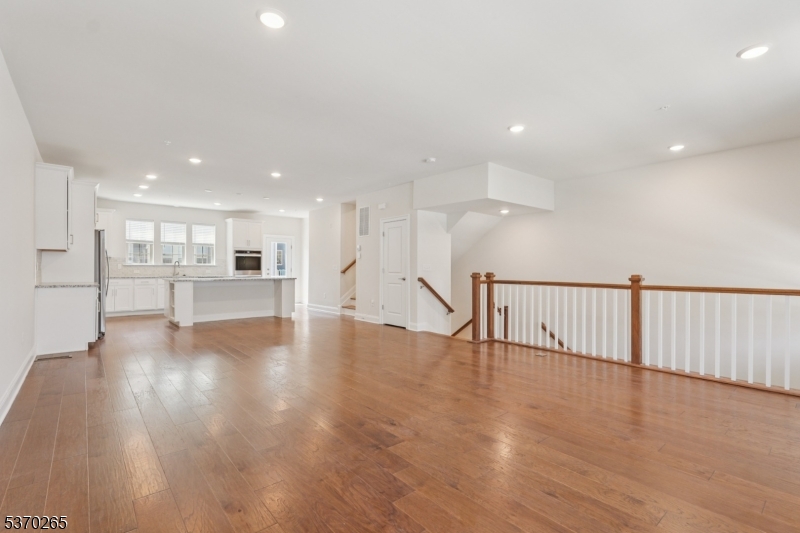 Warren Twp., New Jersey, 07059, United States, 4 Bedrooms Bedrooms, ,4 BathroomsBathrooms,Residential,For Sale,1940451