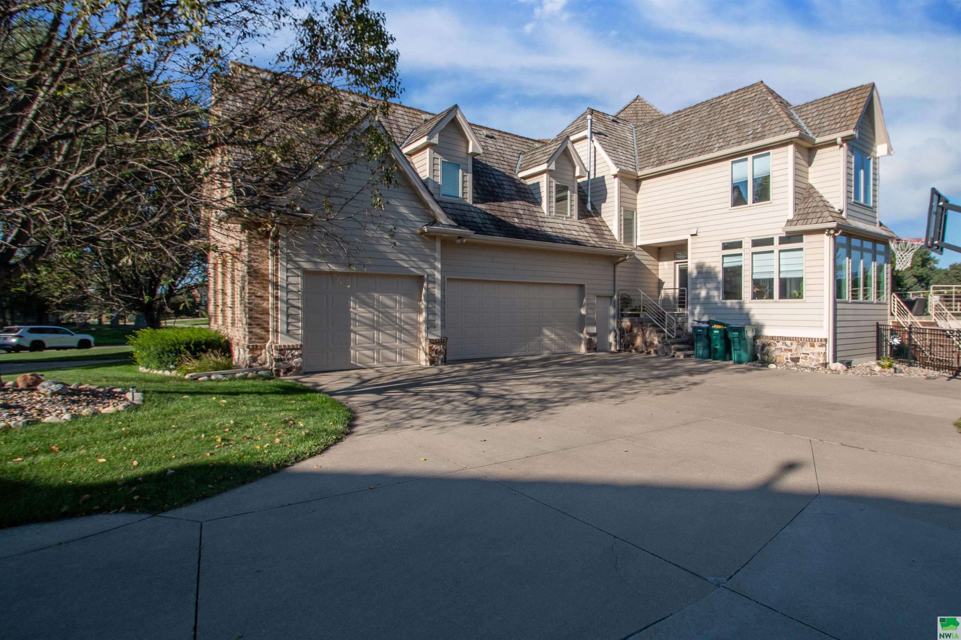 Dakota Dunes, South Dakota, 57049, United States, 5 Bedrooms Bedrooms, ,6 BathroomsBathrooms,Residential,For Sale,1943906