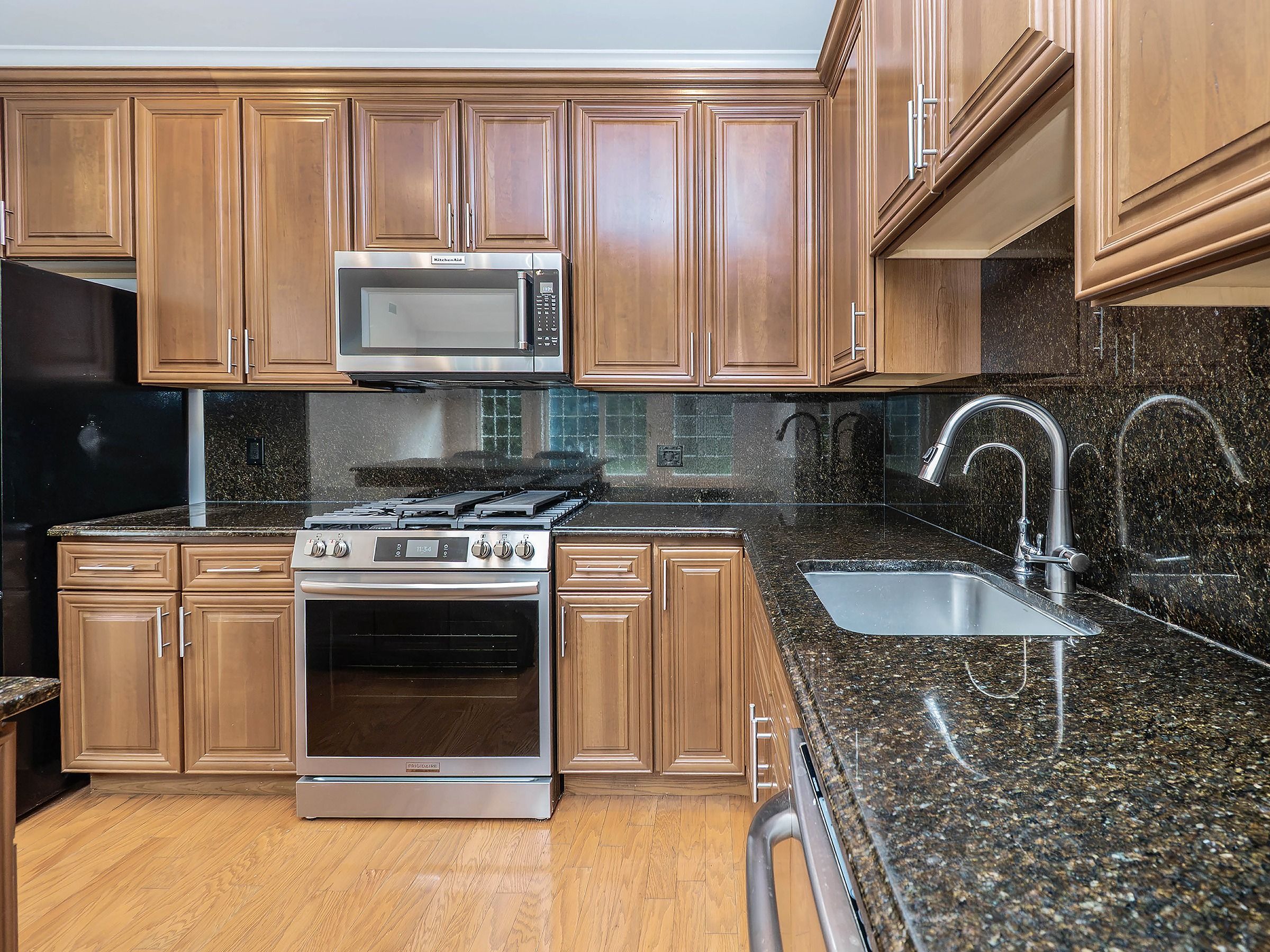  194 Pond View Drive, Port Washington, NY, 11050 - 物件實景