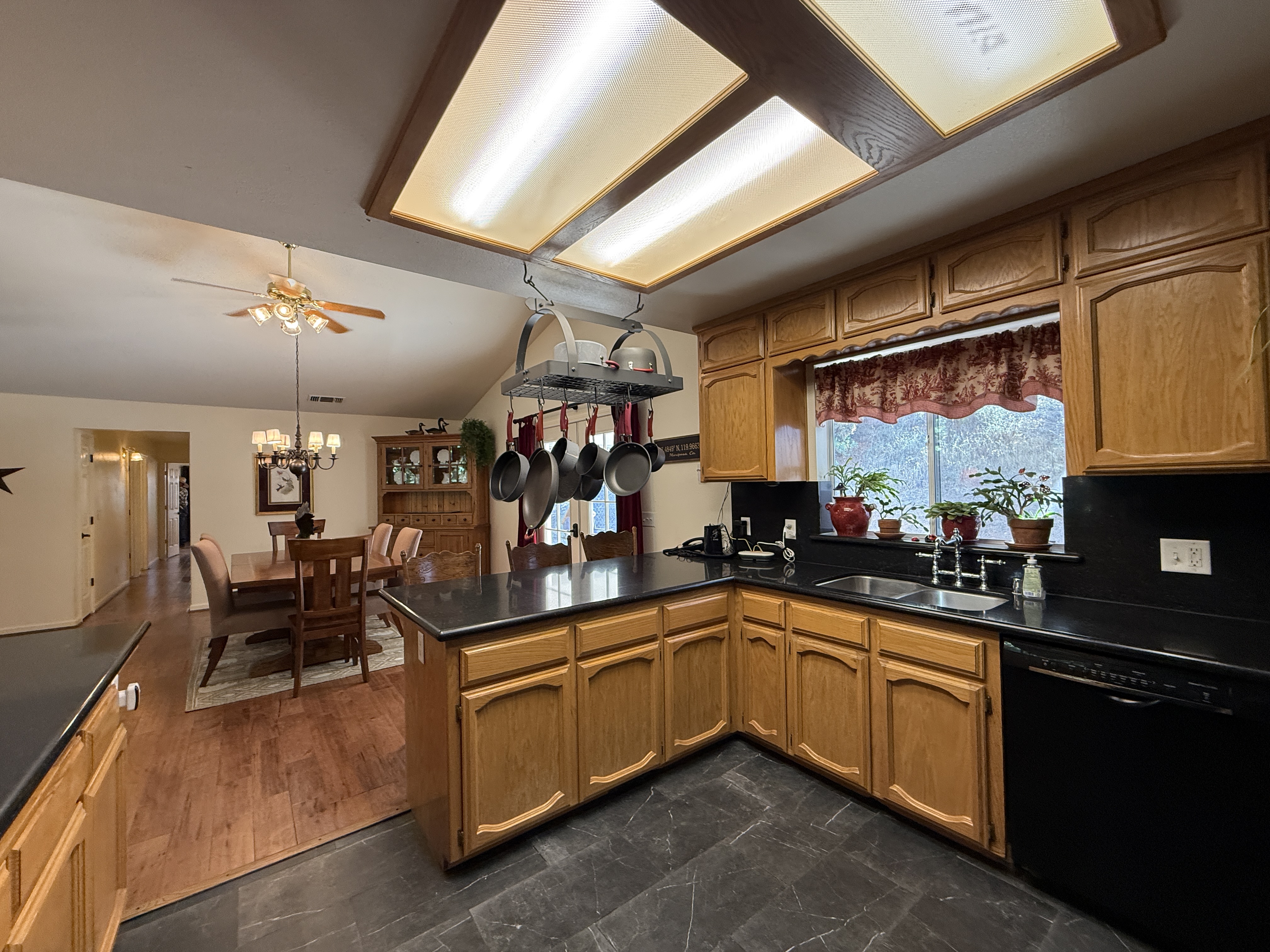 Mariposa, California, 95338, United States, 2 Bedrooms Bedrooms, ,2 BathroomsBathrooms,Residential,For Sale,1983625