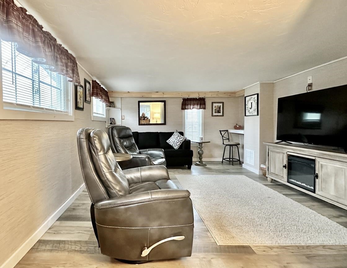 Plymouth, New Hampshire, 03264, United States, 4 Bedrooms Bedrooms, ,1 BathroomBathrooms,Residential,For Sale,1993277