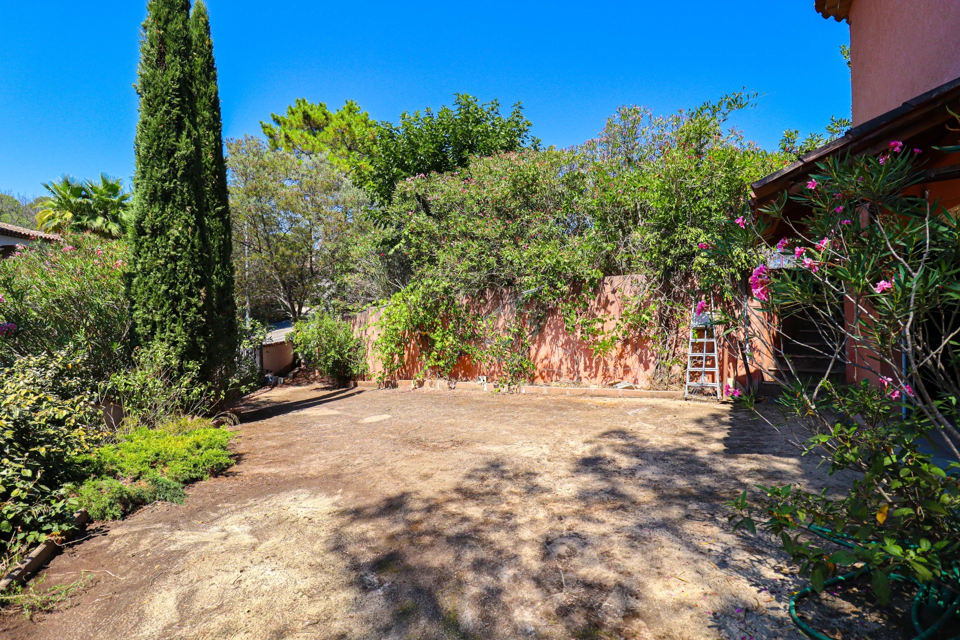 Saint-Raphaël, Provence-Alpes-Côte d?Azur, 83700, FR, 4 Bedrooms Bedrooms, ,5 BathroomsBathrooms,Residential,For Sale,1588723