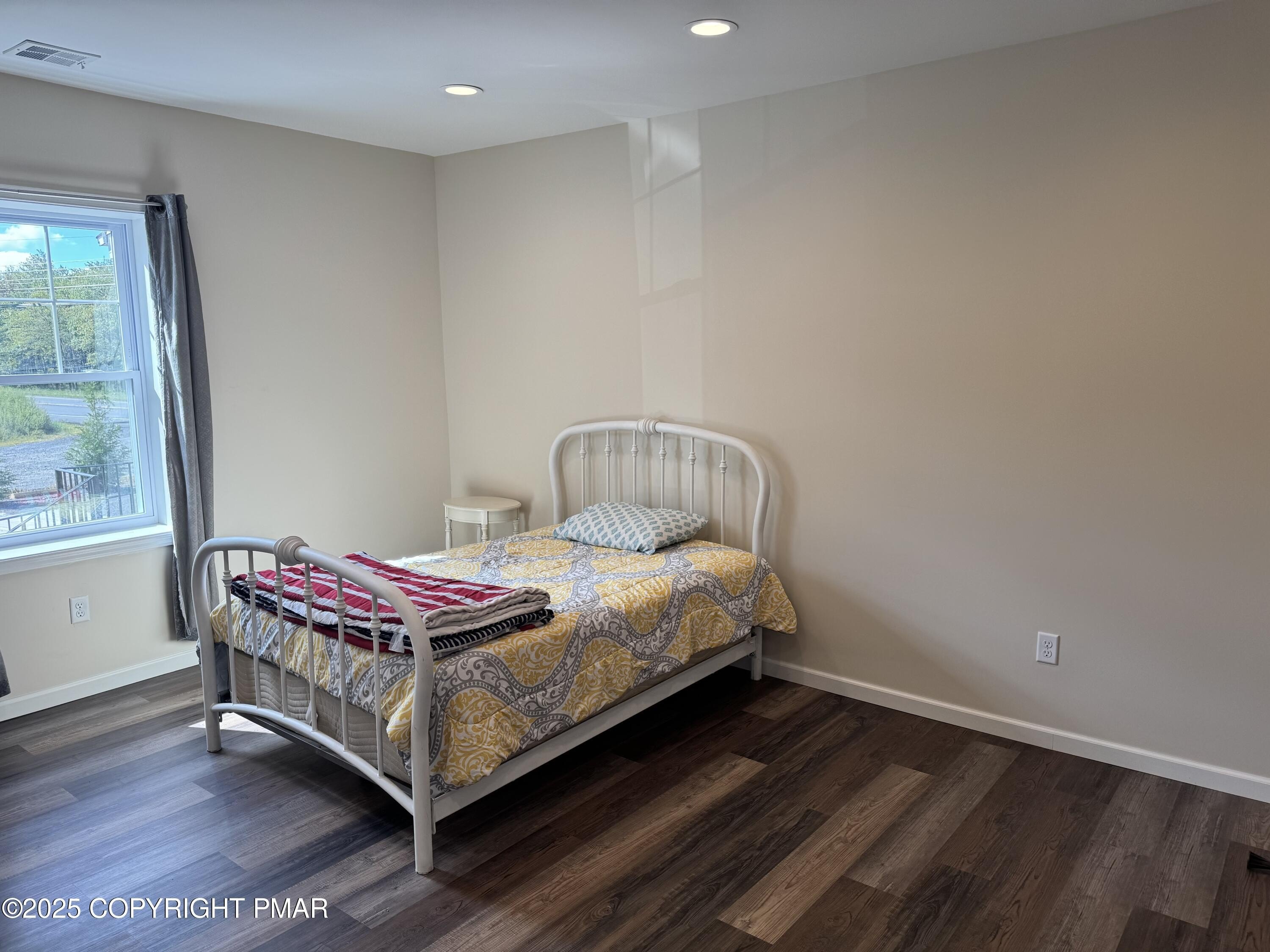 Blakeslee, Pennsylvania, 18610, United States, 5 Bedrooms Bedrooms, ,4 BathroomsBathrooms,Residential,For Sale,1937474