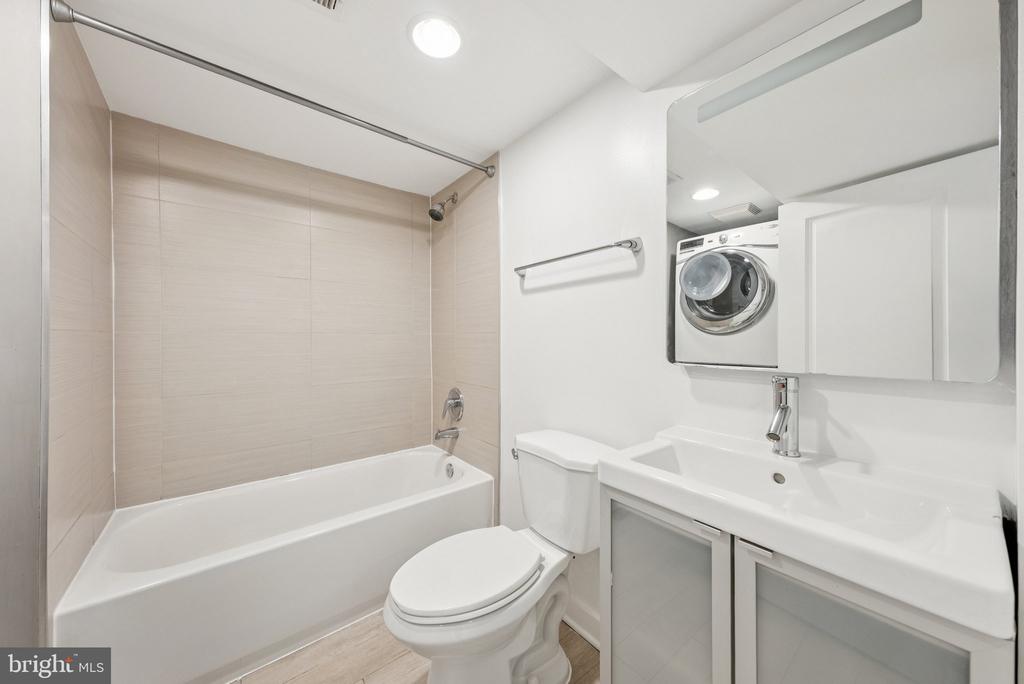 Washington, District of Columbia, 20001, United States, 6 Bedrooms Bedrooms, ,6 BathroomsBathrooms,Residential,For Sale,1983569