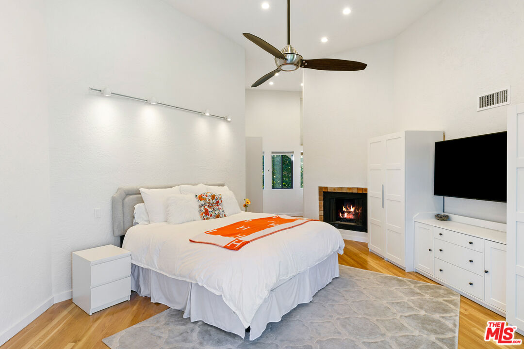 Malibu, California, 90265, United States, 3 Bedrooms Bedrooms, ,3 BathroomsBathrooms,Residential,For Sale,1949478