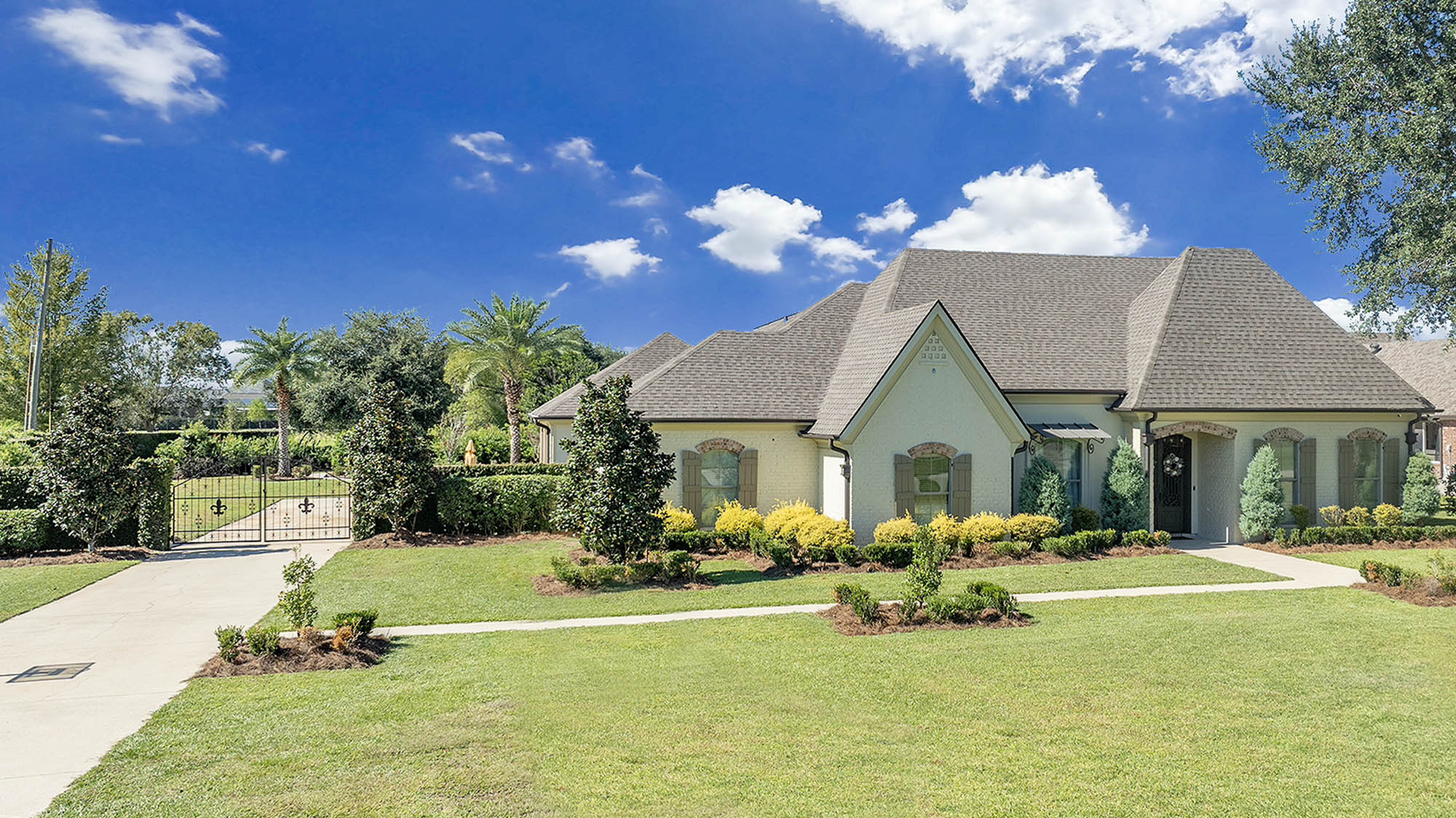 Houma, Louisiana, 70360, United States, 4 Bedrooms Bedrooms, ,5 BathroomsBathrooms,Residential,For Sale,1992086