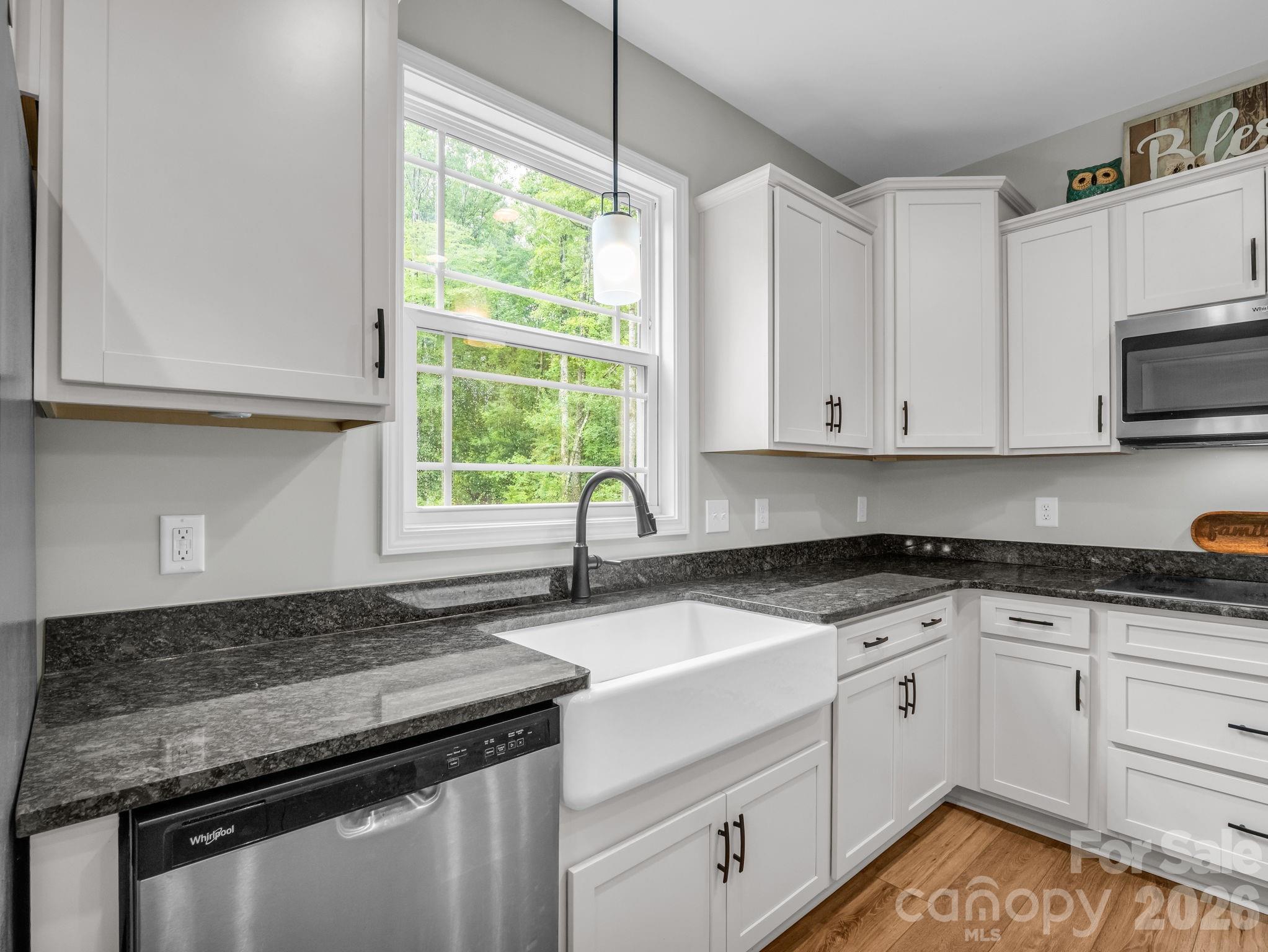 Lincolnton, North Carolina, 28092, United States, 5 Bedrooms Bedrooms, ,3 BathroomsBathrooms,Residential,For Sale,2049314